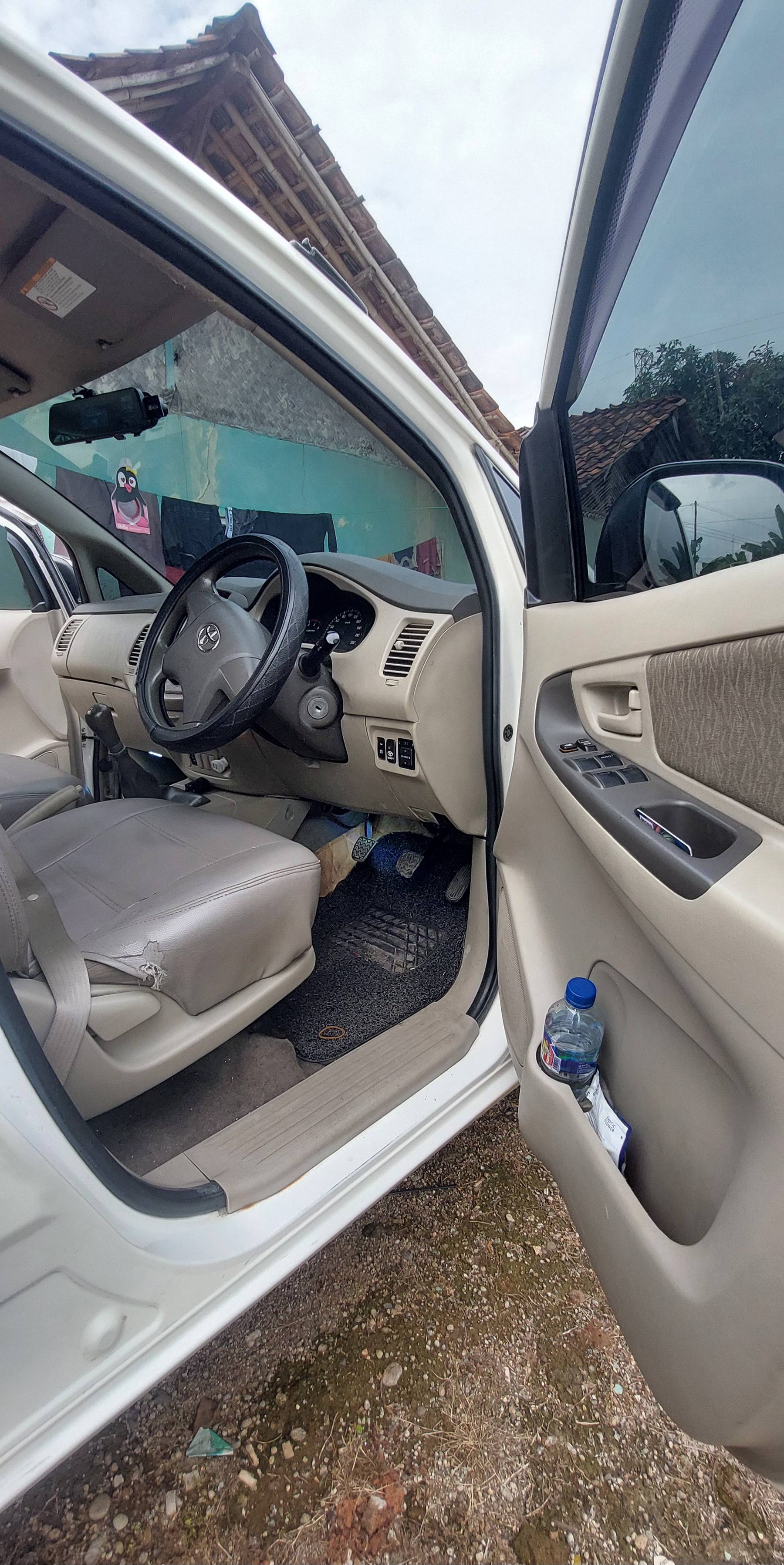 2014 Toyota Innova E Diesel MT 2014 Toyota Innova E Diesel MT