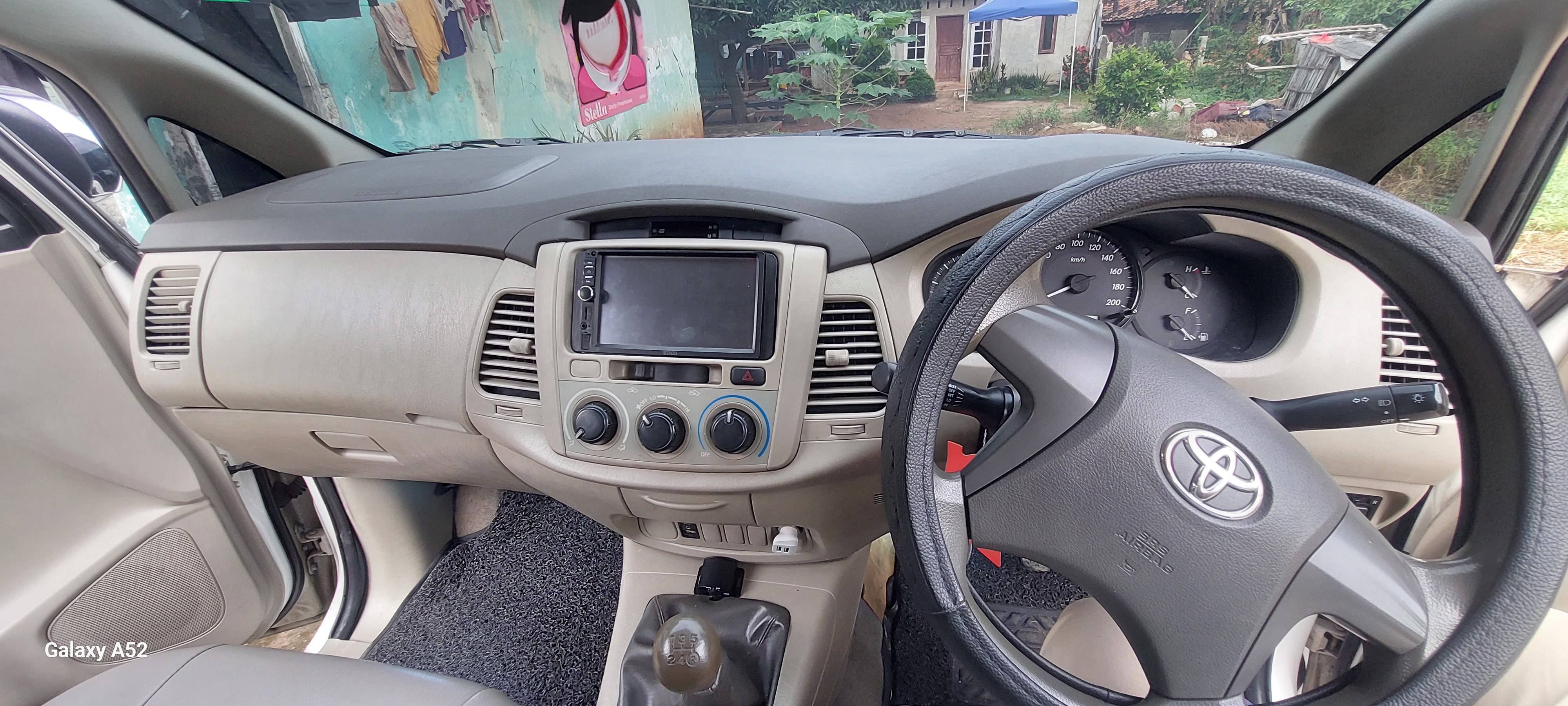 2014 Toyota Innova E Diesel MT 2014 Toyota Innova E Diesel MT