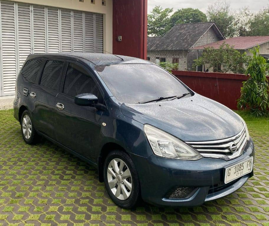 Second Hand 2013 Nissan Grand Livina  1.5 SV MT Second Hand 2013 Nissan Grand Livina  1.5 SV MT