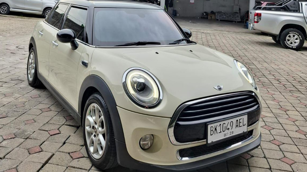 2016 MINI 5 Door 2016 MINI 5 Door