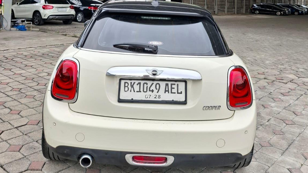 2016 MINI 5 Door 2016 MINI 5 Door