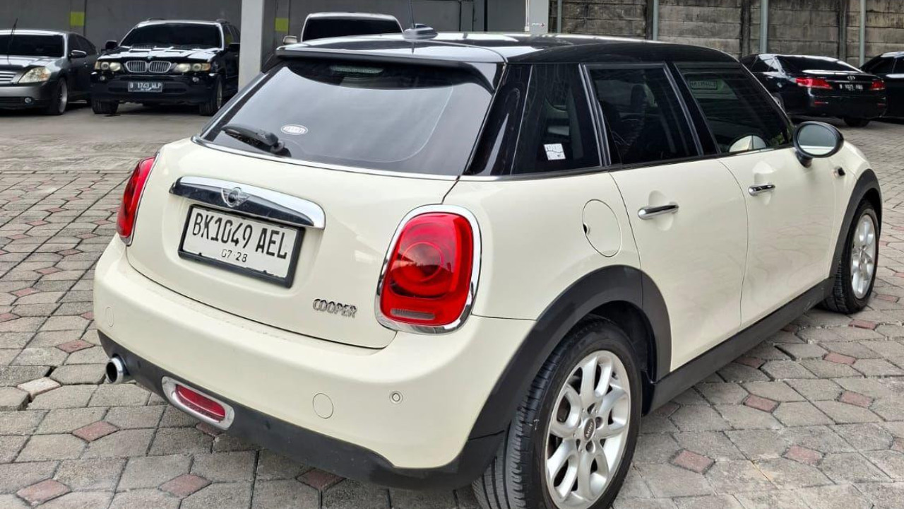 2016 MINI 5 Door 2016 MINI 5 Door