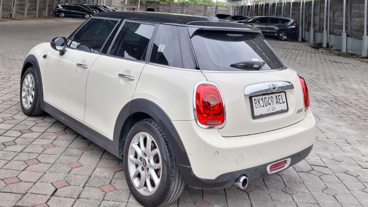 2016 MINI 5 Door 2016 MINI 5 Door