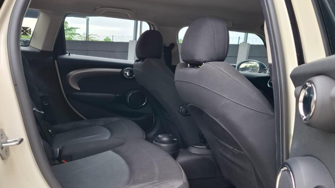 2016 MINI 5 Door 2016 MINI 5 Door