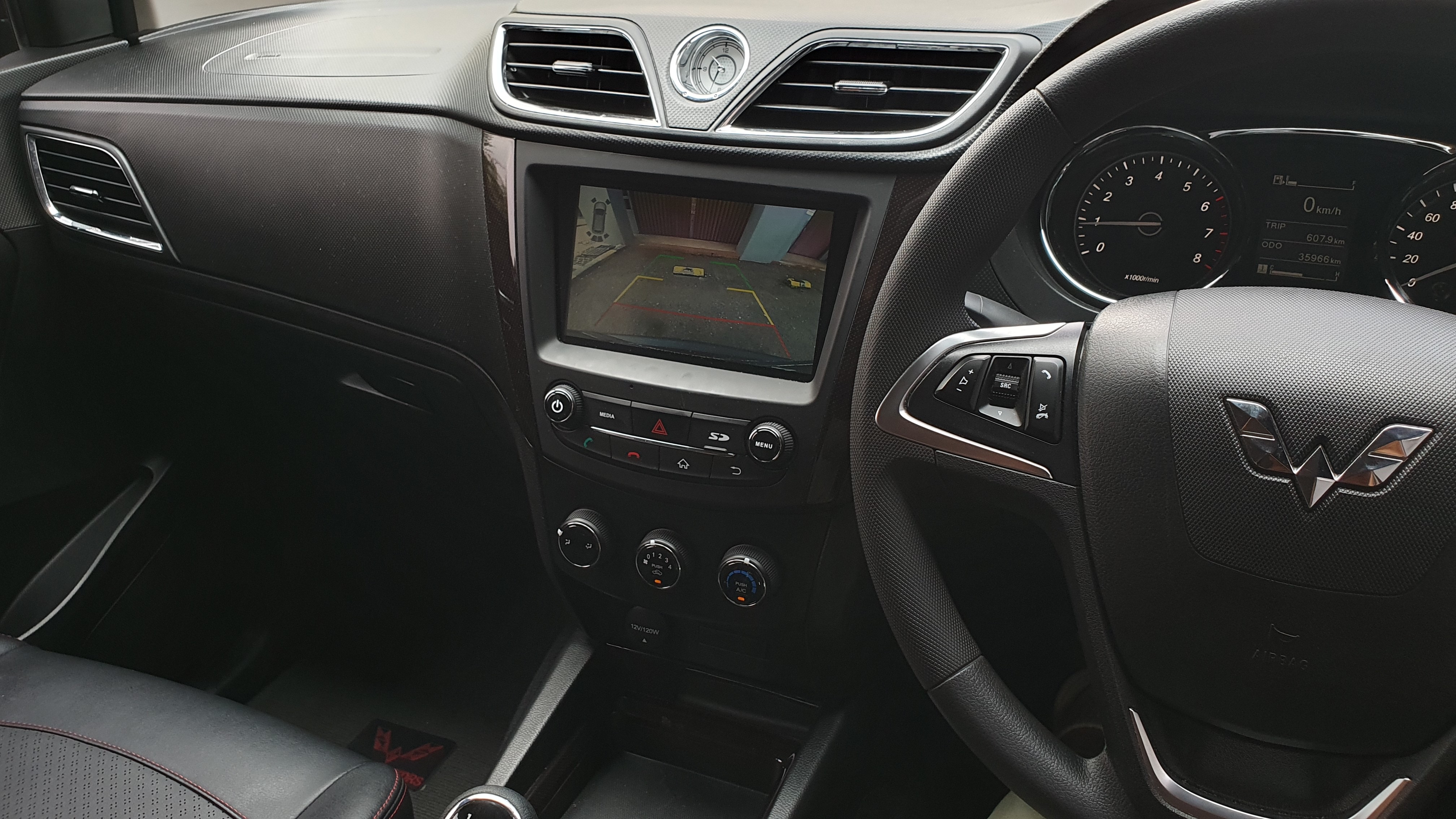 2022 Wuling Confero S S 1.5 L LUX 7 SEATER 2022 Wuling Confero S S 1.5 L LUX 7 SEATER