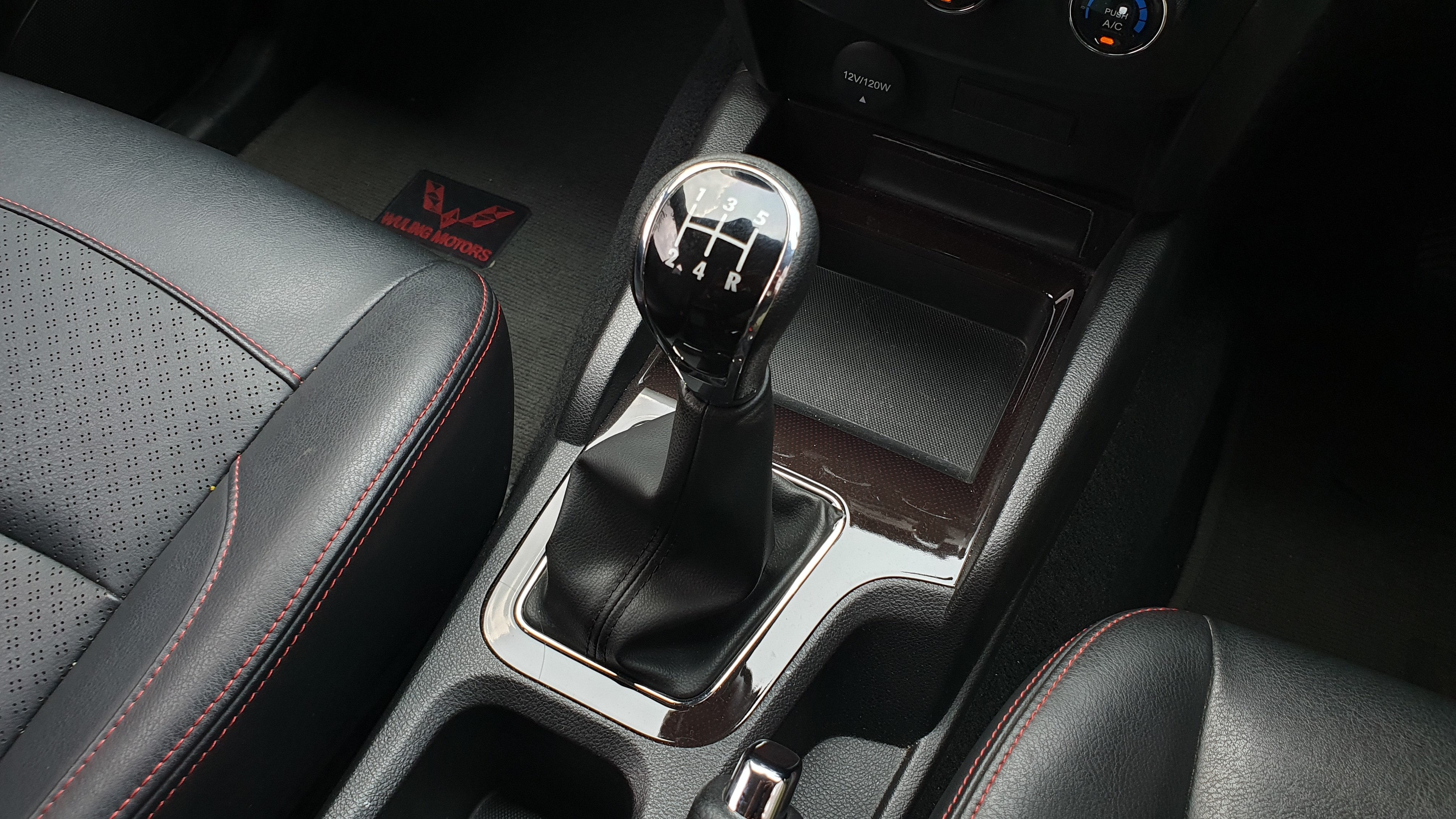 2022 Wuling Confero S S 1.5 L LUX 7 SEATER 2022 Wuling Confero S S 1.5 L LUX 7 SEATER