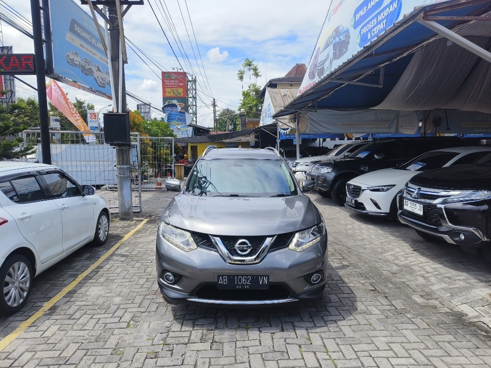 2015 Nissan X-Trail  2.0 A/T