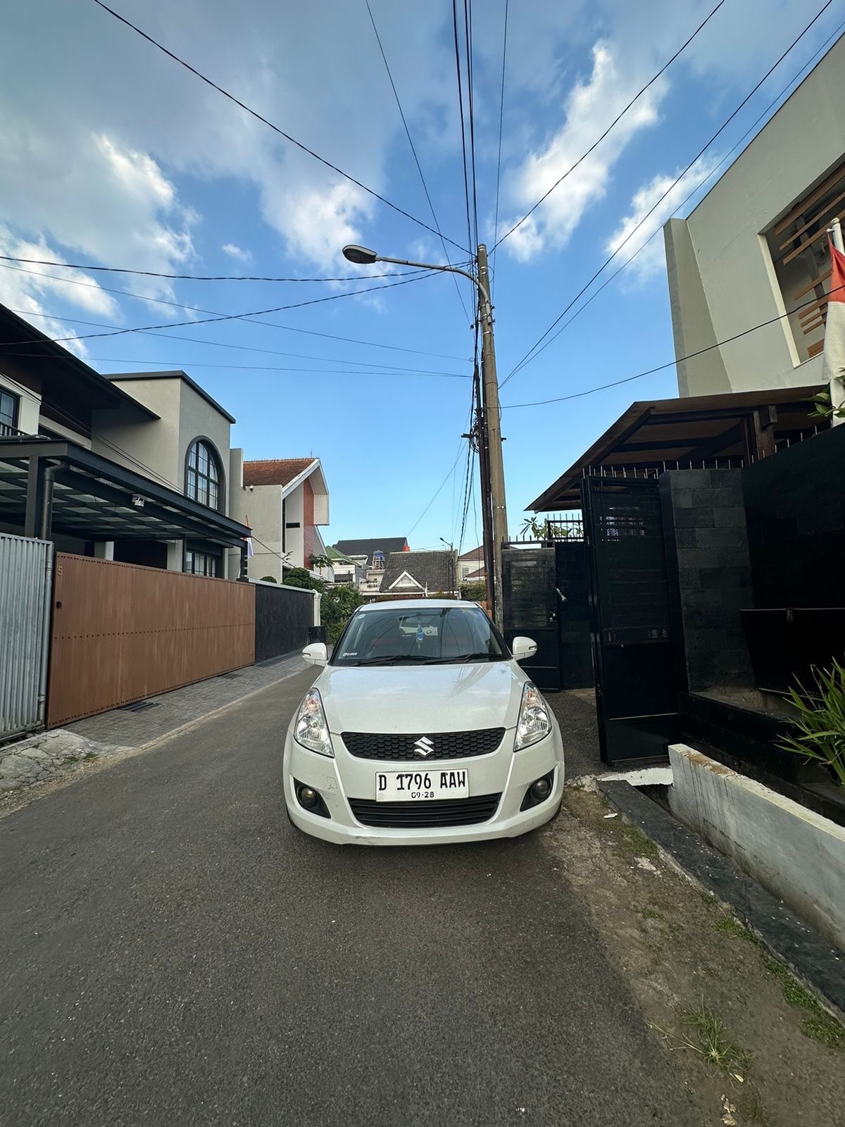 2013 Suzuki Swift GL 1.4L MT Bekas 2013 Suzuki Swift GL 1.4L MT Bekas