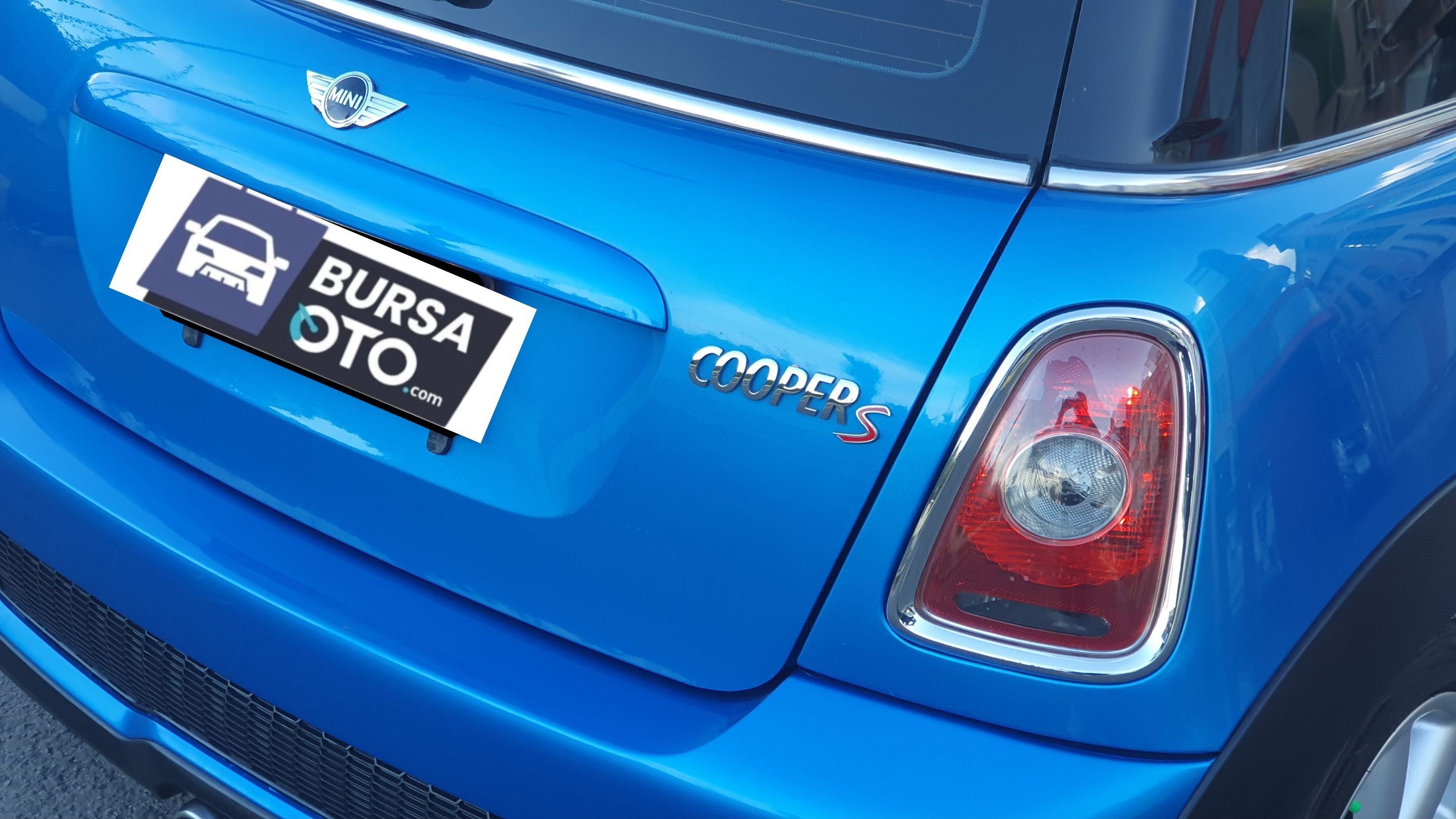 2010 MINI Cooper S 1.6L 3 Door AT 2010 MINI Cooper S 1.6L 3 Door AT