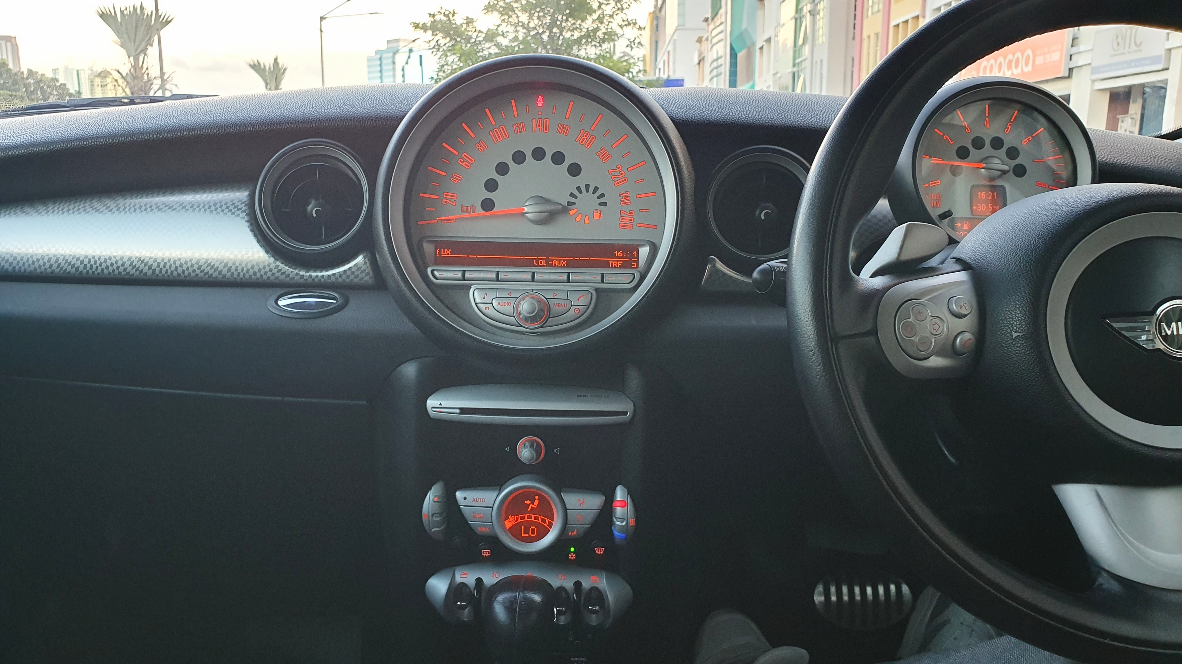 2010 MINI Cooper S 1.6L 3 Door AT 2010 MINI Cooper S 1.6L 3 Door AT