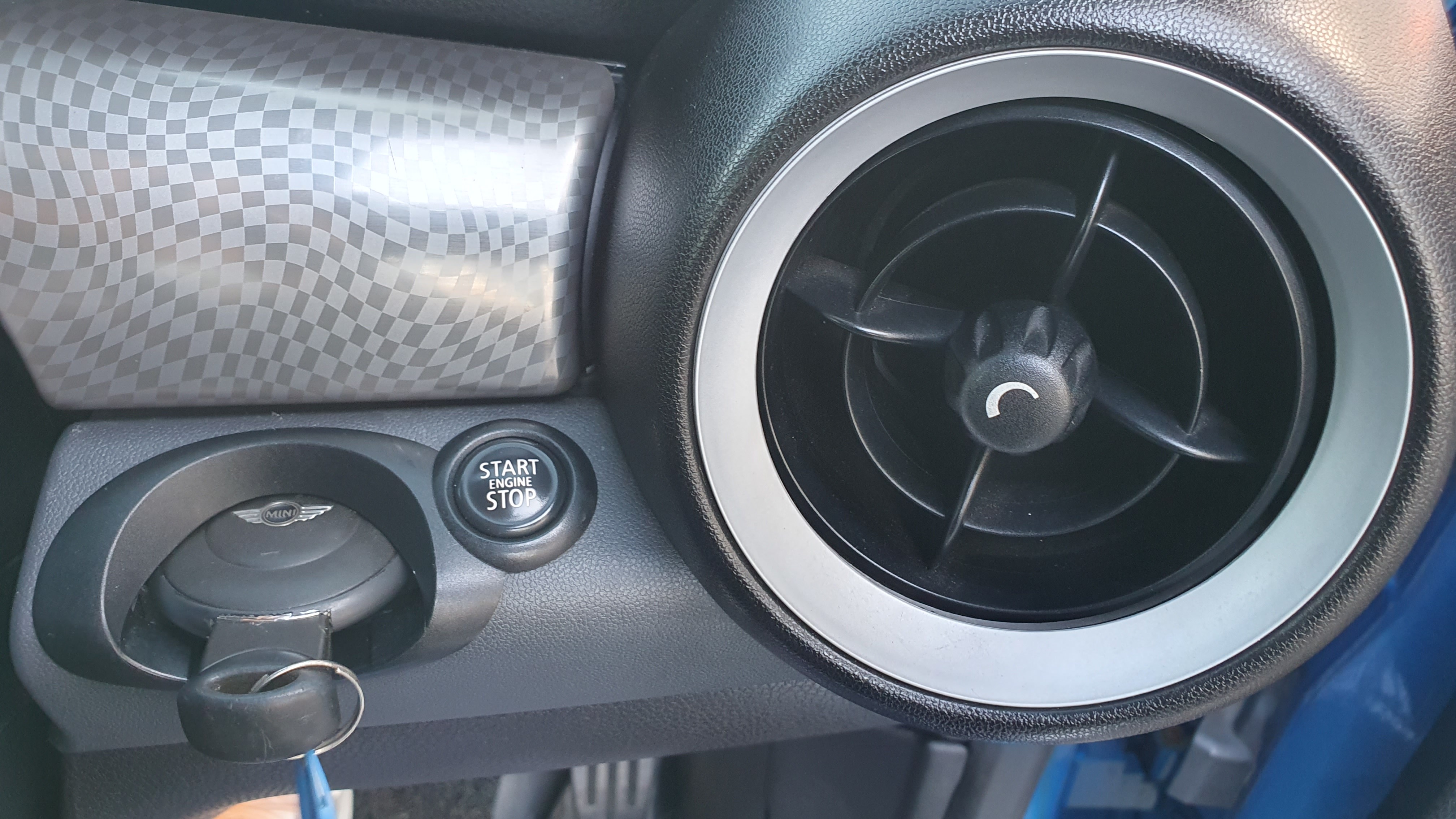 2010 MINI Cooper S 1.6L 3 Door AT 2010 MINI Cooper S 1.6L 3 Door AT