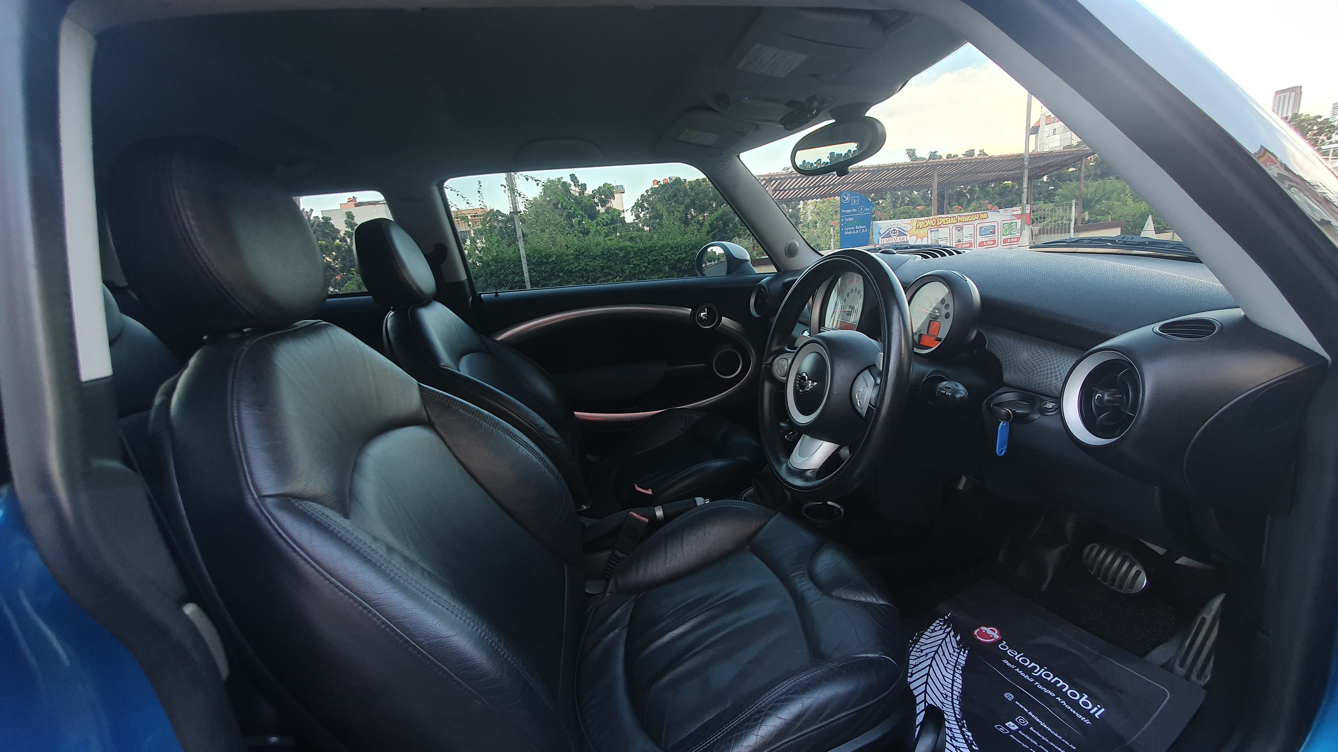 2010 MINI Cooper S 1.6L 3 Door AT 2010 MINI Cooper S 1.6L 3 Door AT