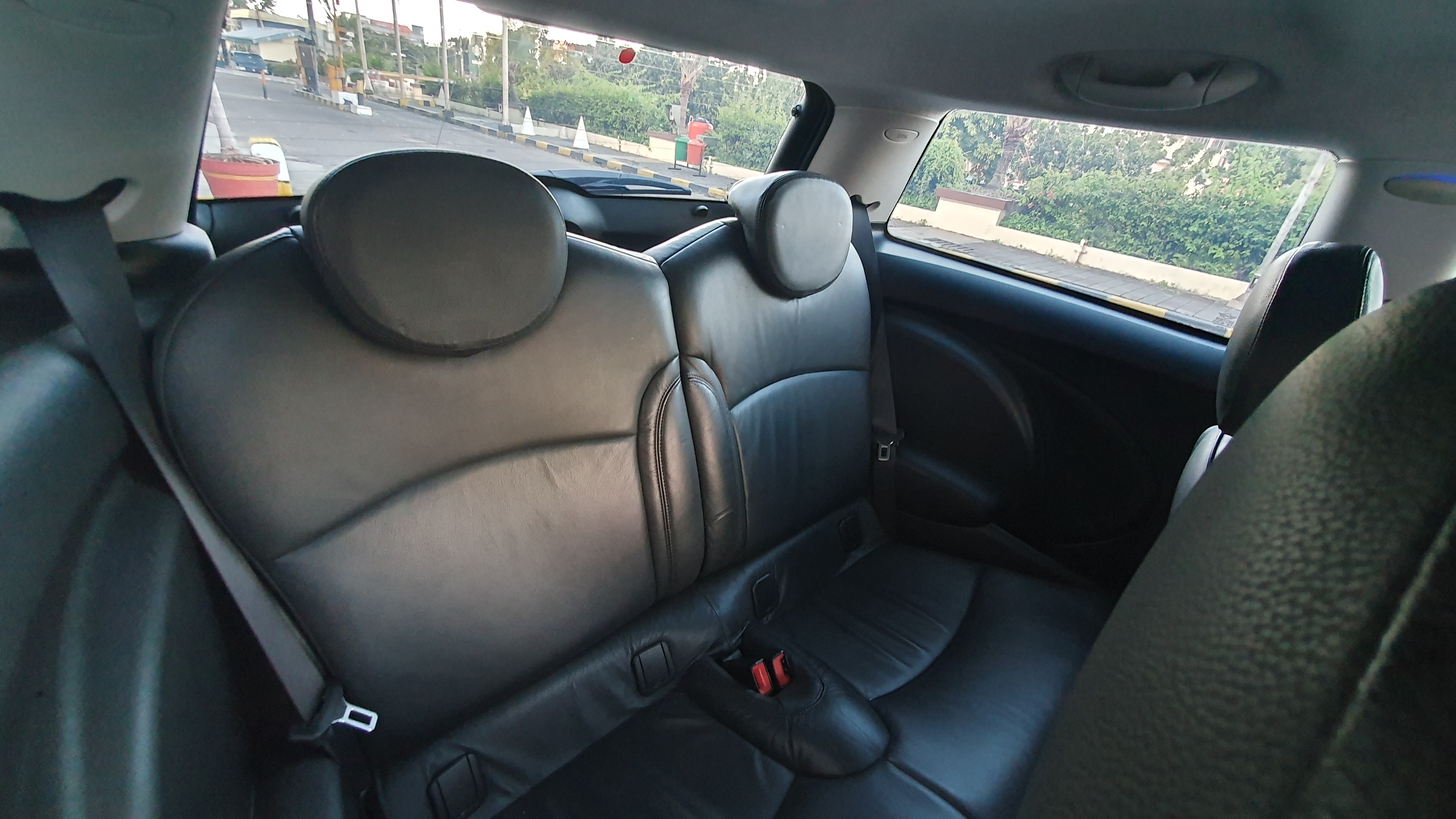 2010 MINI Cooper S 1.6L 3 Door AT 2010 MINI Cooper S 1.6L 3 Door AT