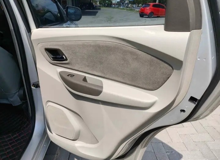 2013 Chevrolet Spin 1.2 LTZ AT 2013 Chevrolet Spin 1.2 LTZ AT