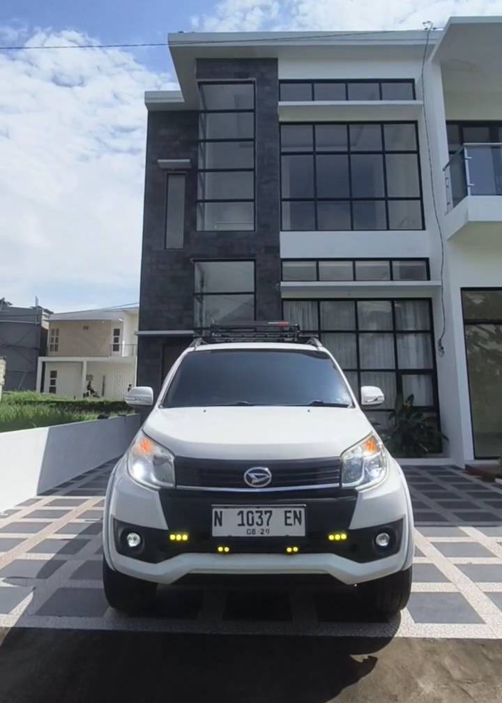 Second Hand 2016 Daihatsu Terios  R 1.5 MT Second Hand 2016 Daihatsu Terios  R 1.5 MT