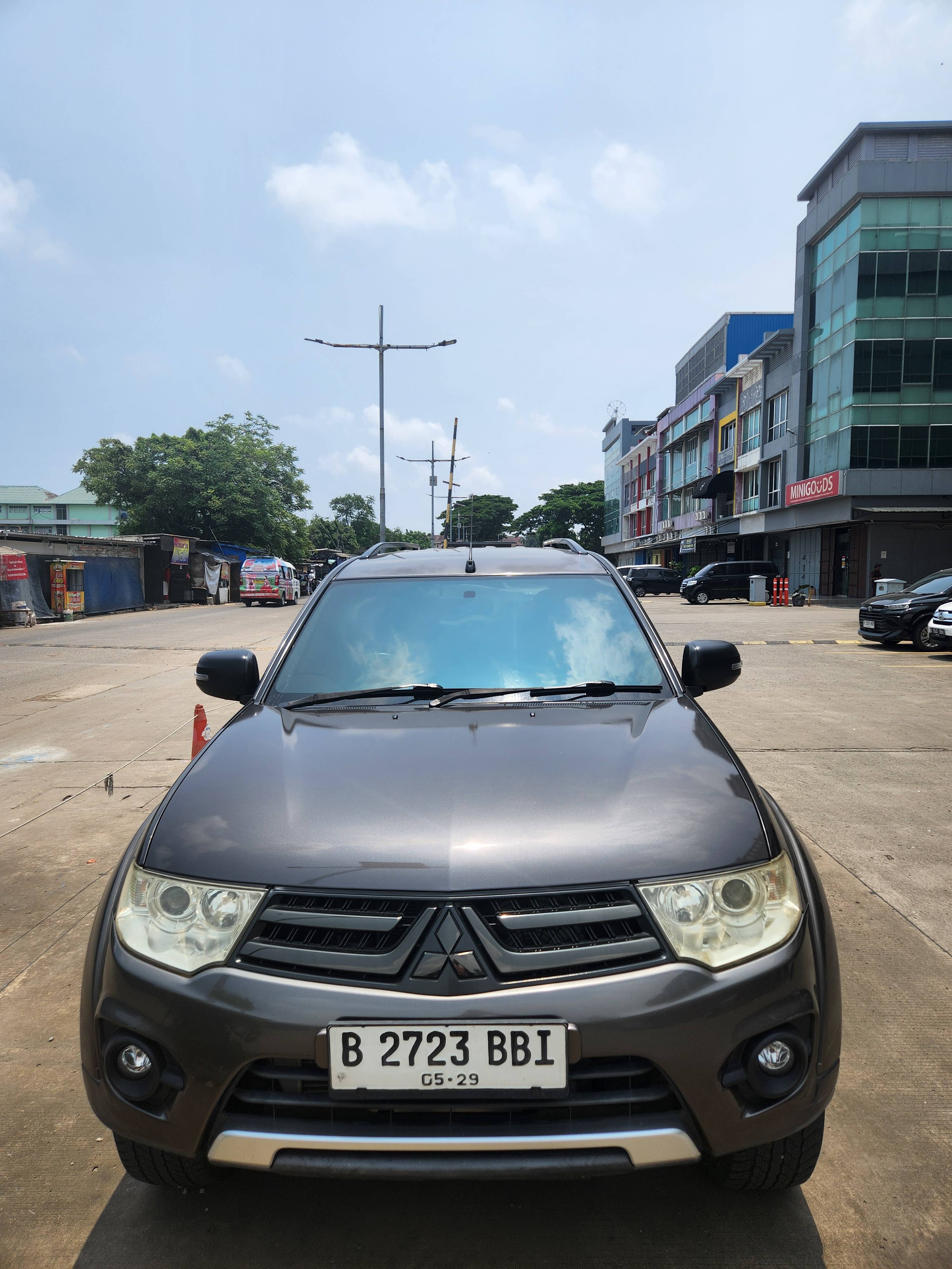 2013 Mitsubishi Pajero Sport Exceed AT 4x2 Bekas 2013 Mitsubishi Pajero Sport Exceed AT 4x2 Bekas