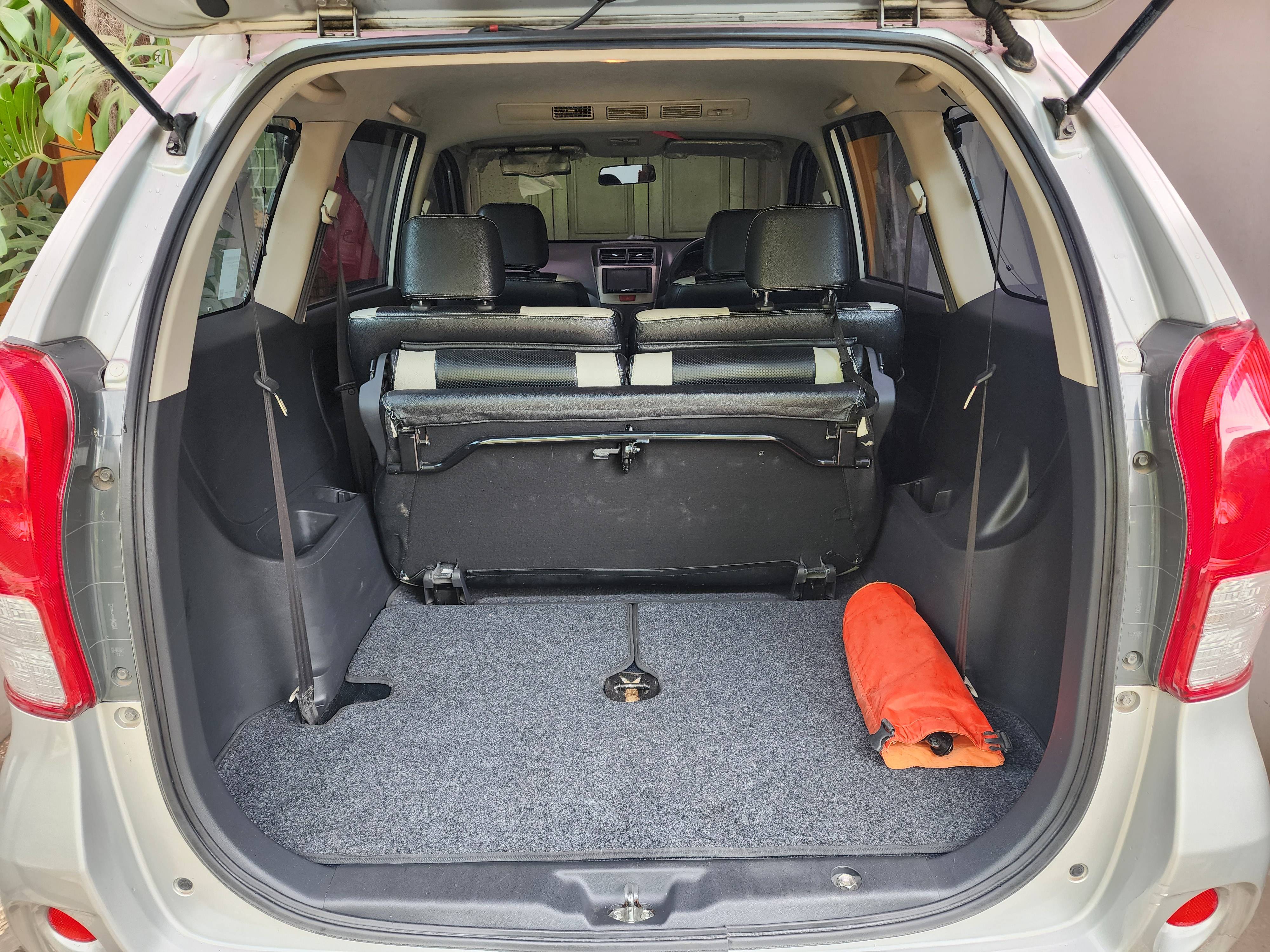 2013 Toyota Avanza Veloz  1.5 MT 2013 Toyota Avanza Veloz  1.5 MT