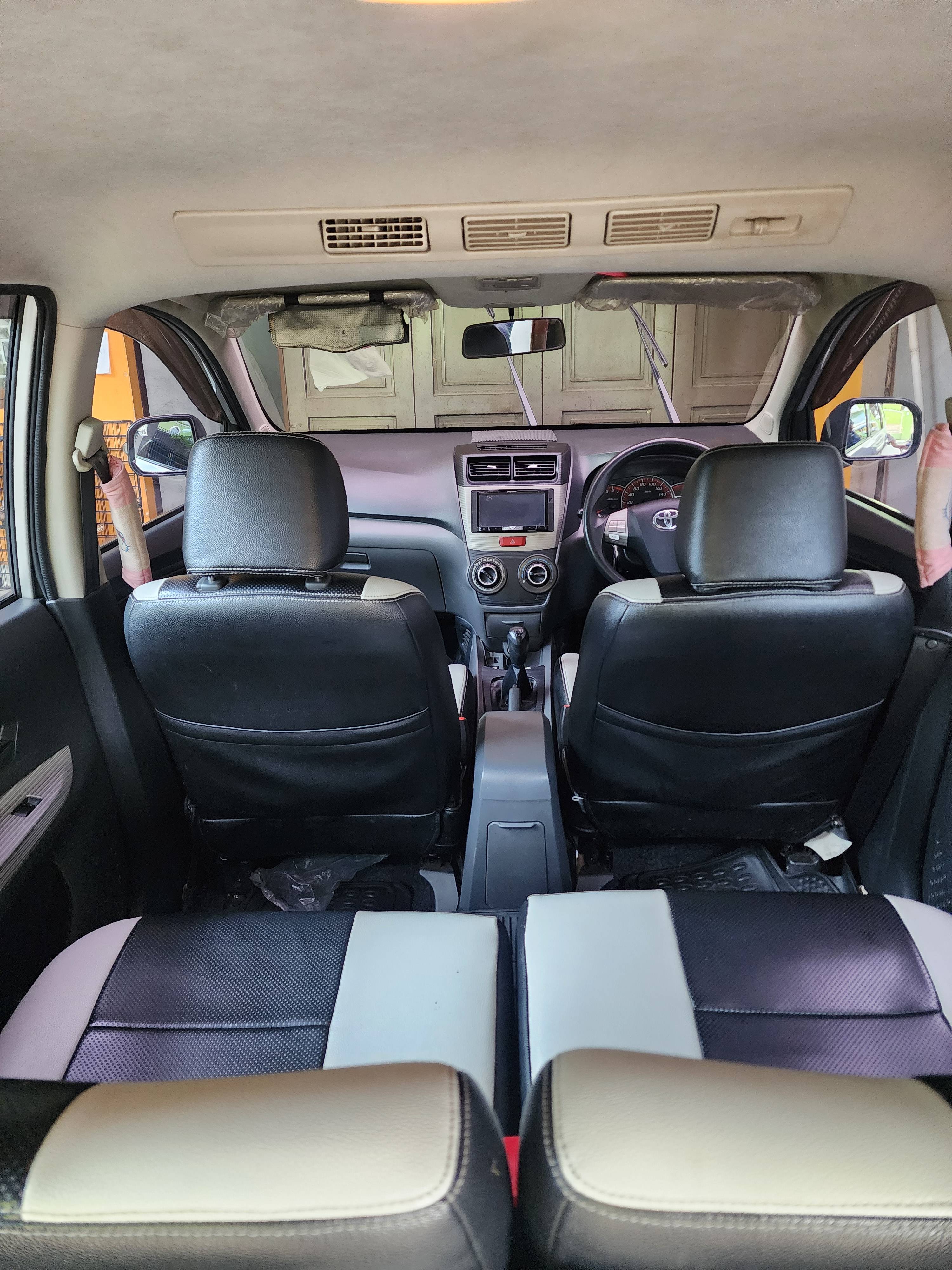 2013 Toyota Avanza Veloz  1.5 MT 2013 Toyota Avanza Veloz  1.5 MT