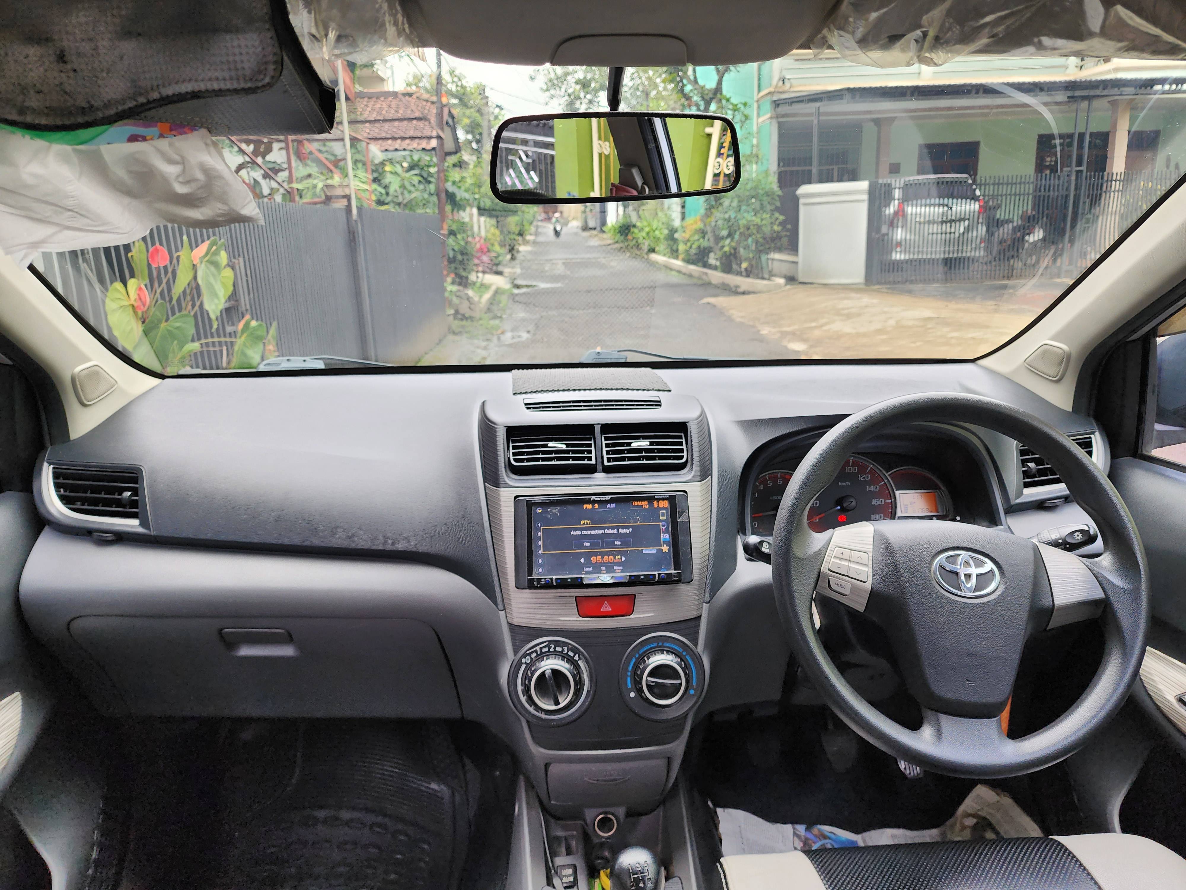 2013 Toyota Avanza Veloz  1.5 MT 2013 Toyota Avanza Veloz  1.5 MT