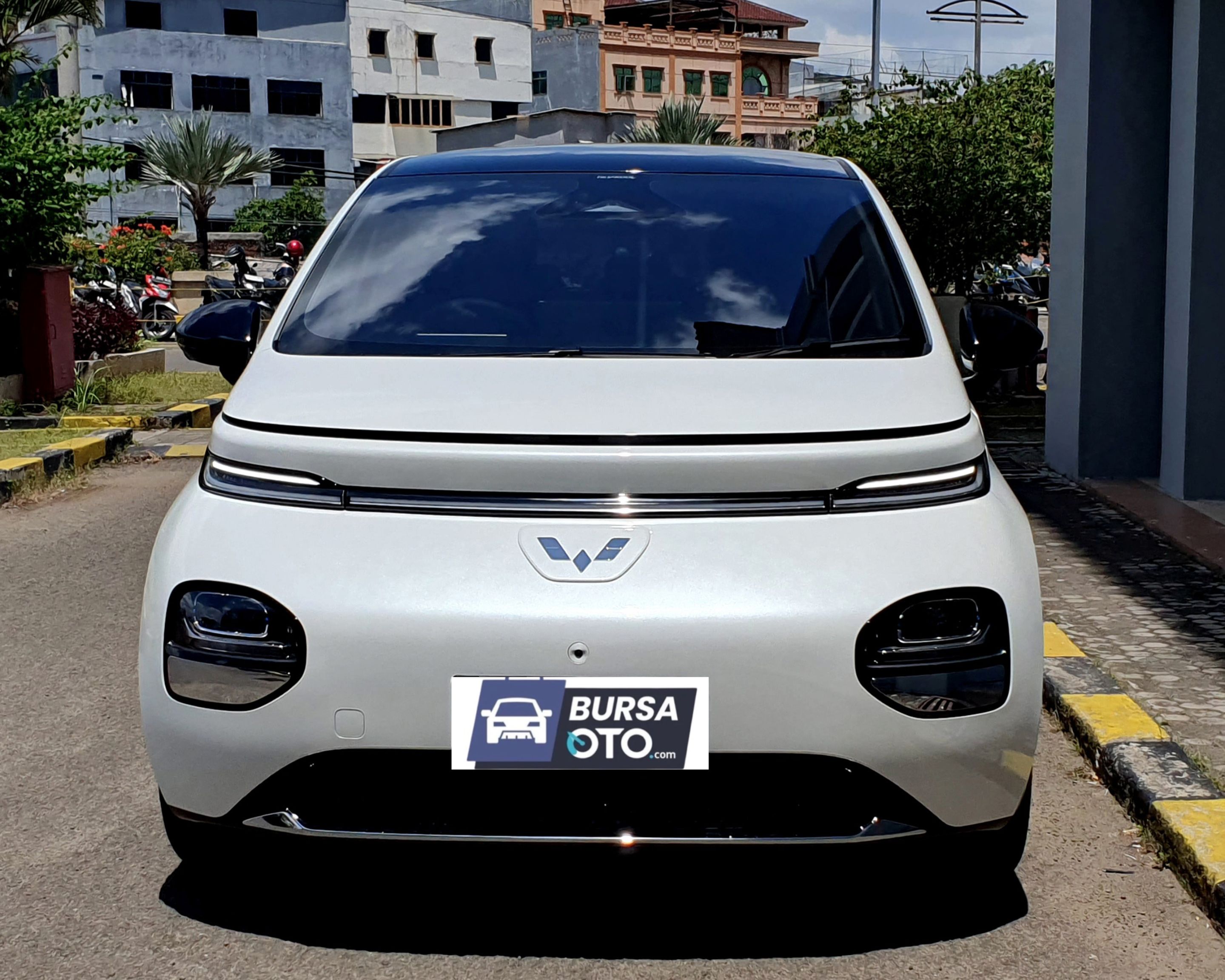 Second Hand 2024 Wuling Cloud EV 460 km Second Hand 2024 Wuling Cloud EV 460 km