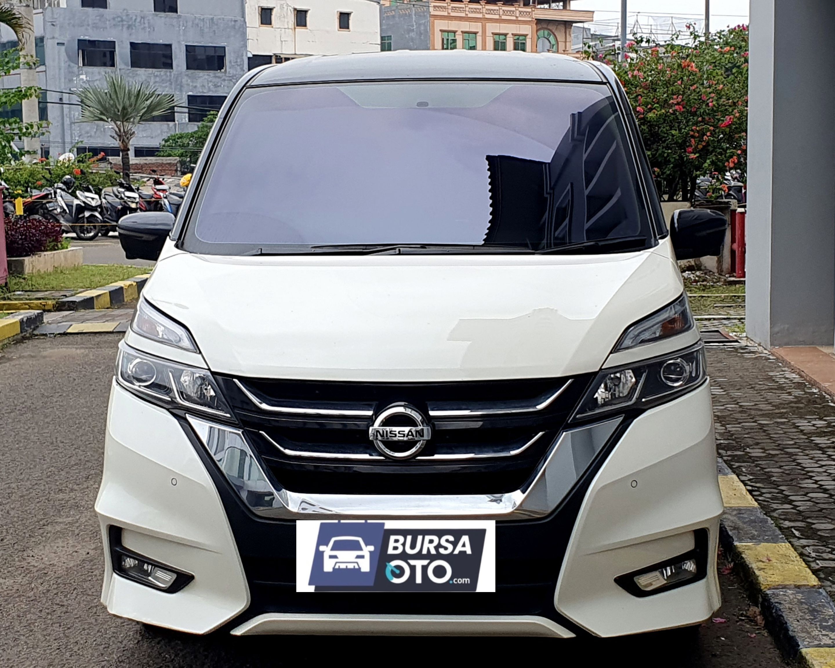 Second Hand 2019 Nissan Serena  2.0 HWS Second Hand 2019 Nissan Serena  2.0 HWS