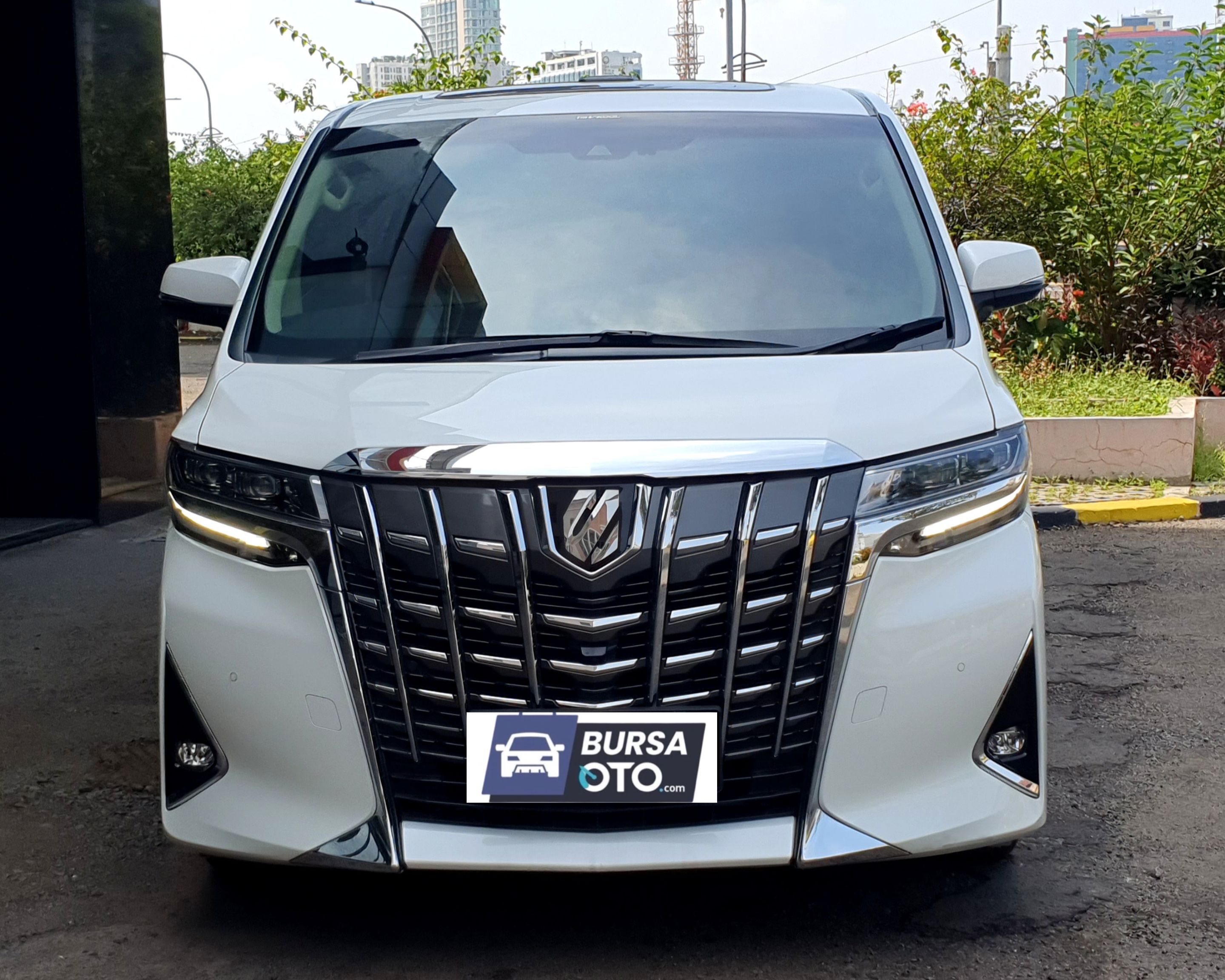 Second Hand 2023 Toyota Alphard Second Hand 2023 Toyota Alphard