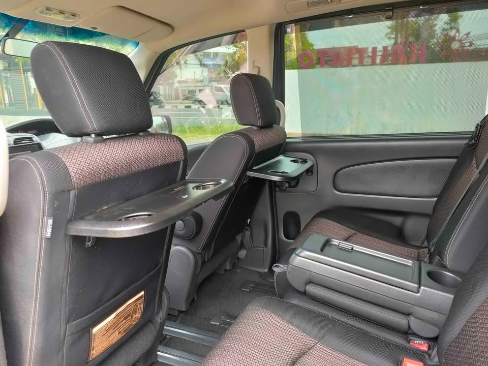 2016 Nissan Serena  HIGH WAY STAR A/T 2016 Nissan Serena  HIGH WAY STAR A/T