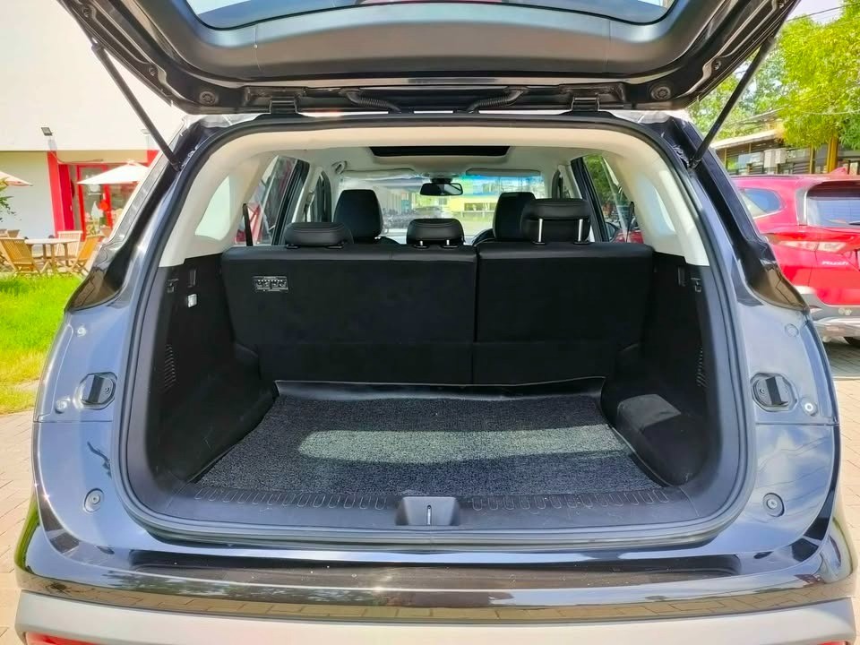 2019 Wuling Almaz Exclusive 7-Seater 2019 Wuling Almaz Exclusive 7-Seater