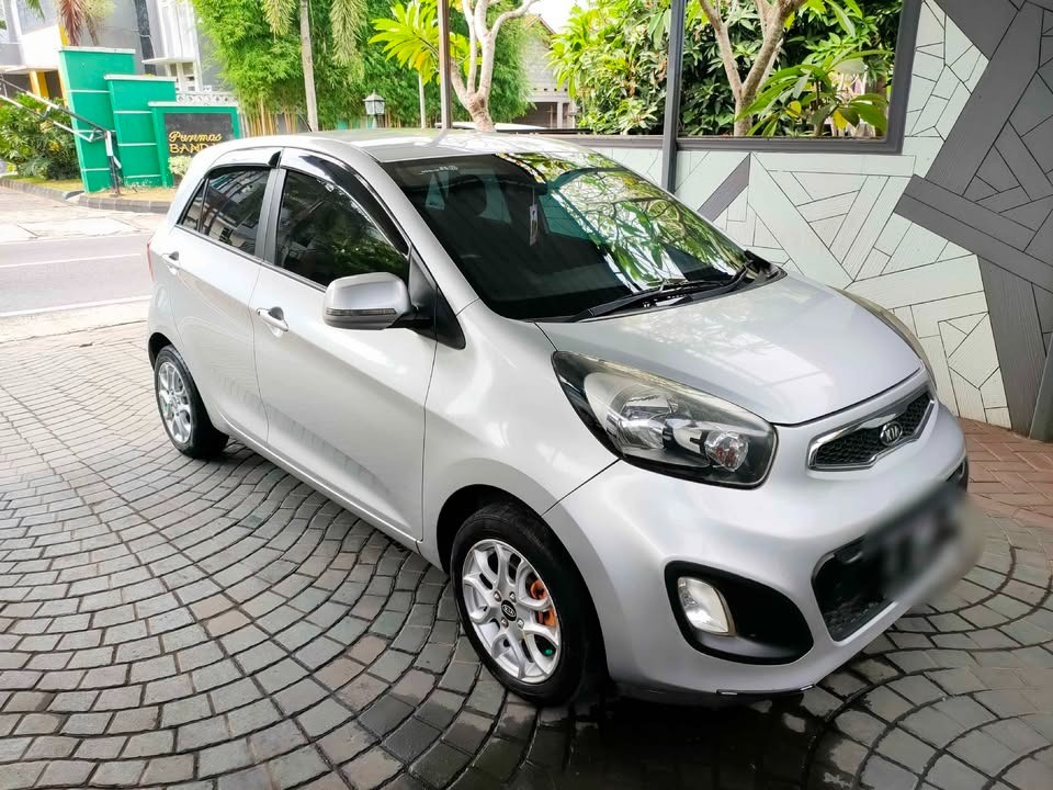 2012 Kia Picanto SE 1.1 L M/T 2012 Kia Picanto SE 1.1 L M/T