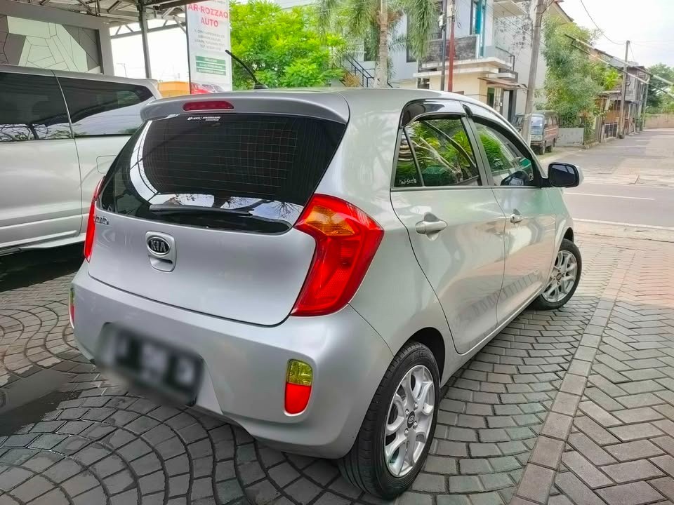 2012 Kia Picanto SE 1.1 L M/T 2012 Kia Picanto SE 1.1 L M/T
