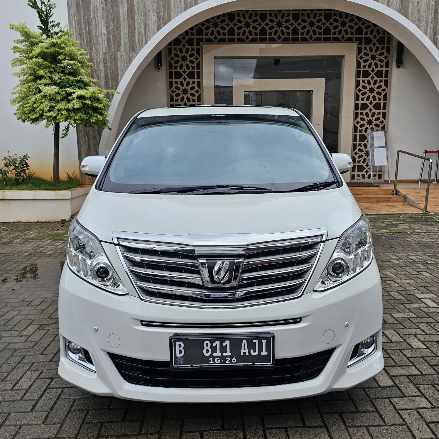 Second Hand 2012 Toyota Alphard Second Hand 2012 Toyota Alphard