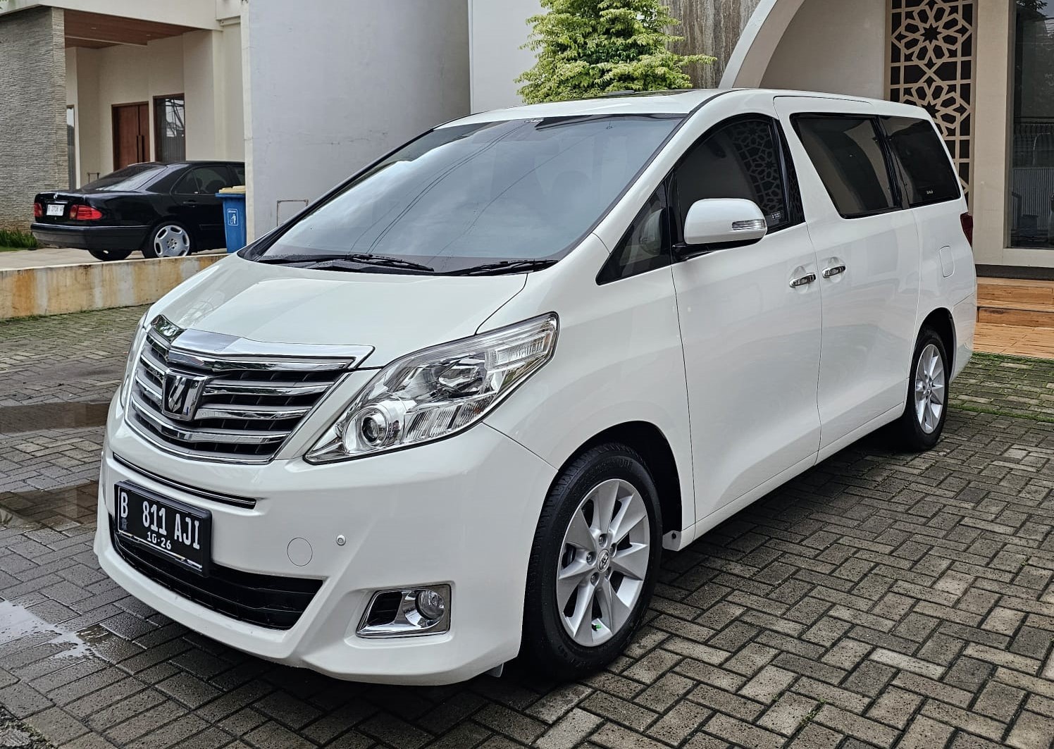 2012 Toyota Alphard 2012 Toyota Alphard