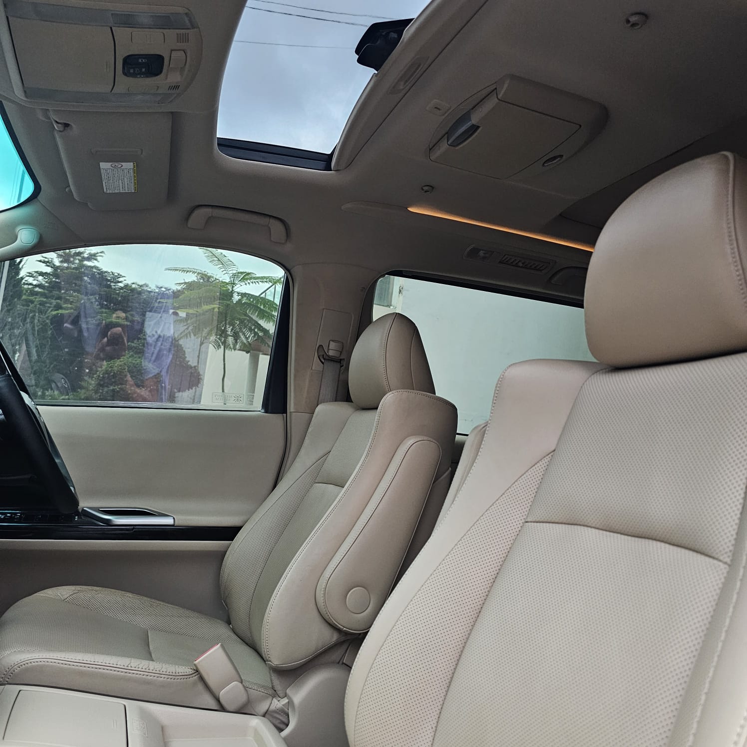 2012 Toyota Alphard 2012 Toyota Alphard