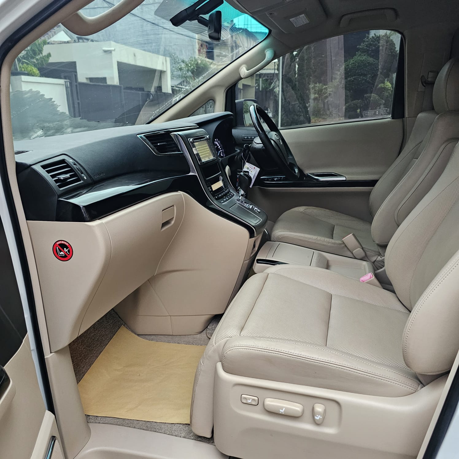 2012 Toyota Alphard 2012 Toyota Alphard