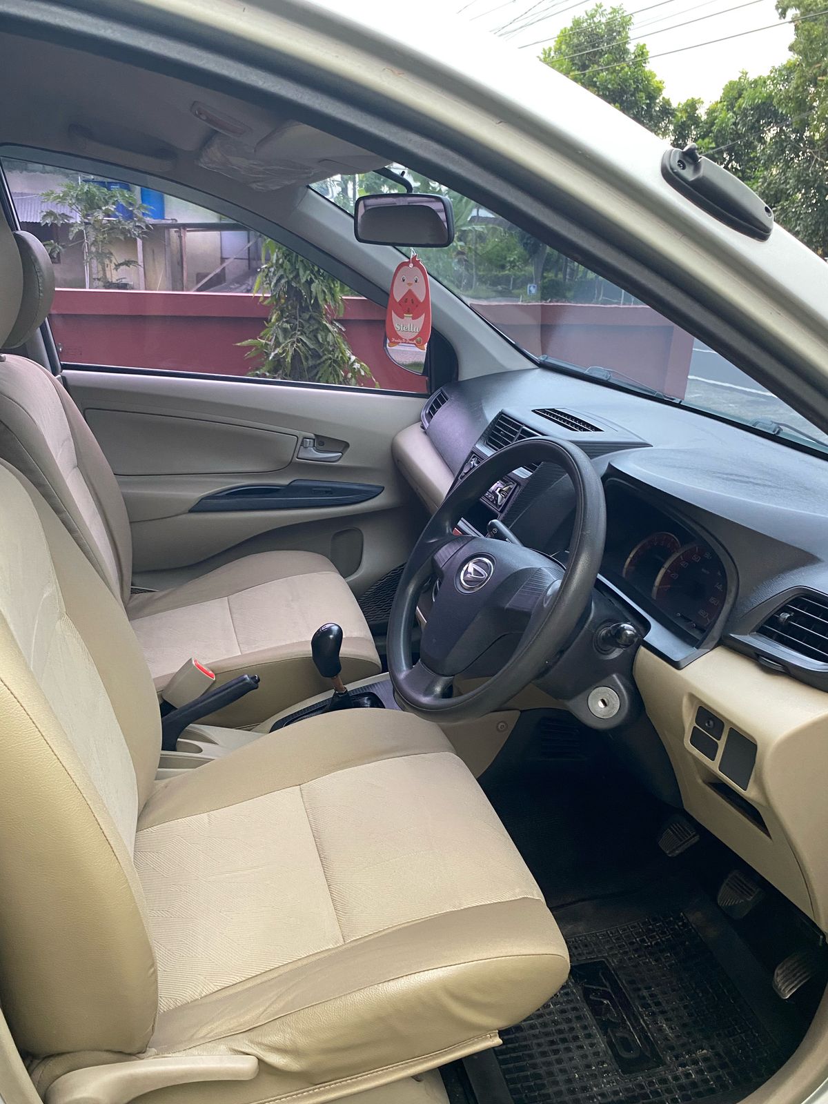 2012 Daihatsu Xenia  1.3 X MT 2012 Daihatsu Xenia  1.3 X MT