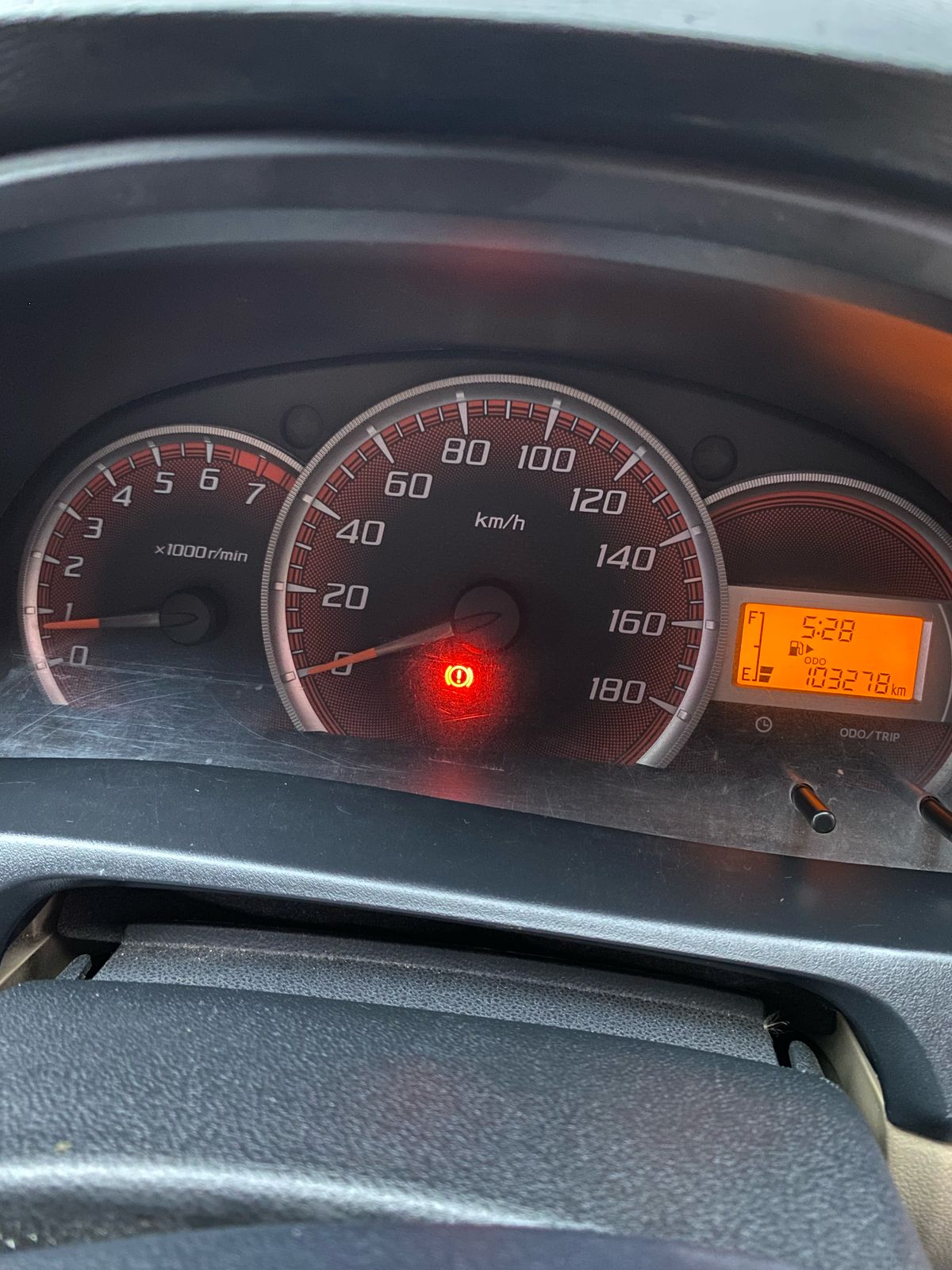 2012 Daihatsu Xenia  1.3 X MT 2012 Daihatsu Xenia  1.3 X MT