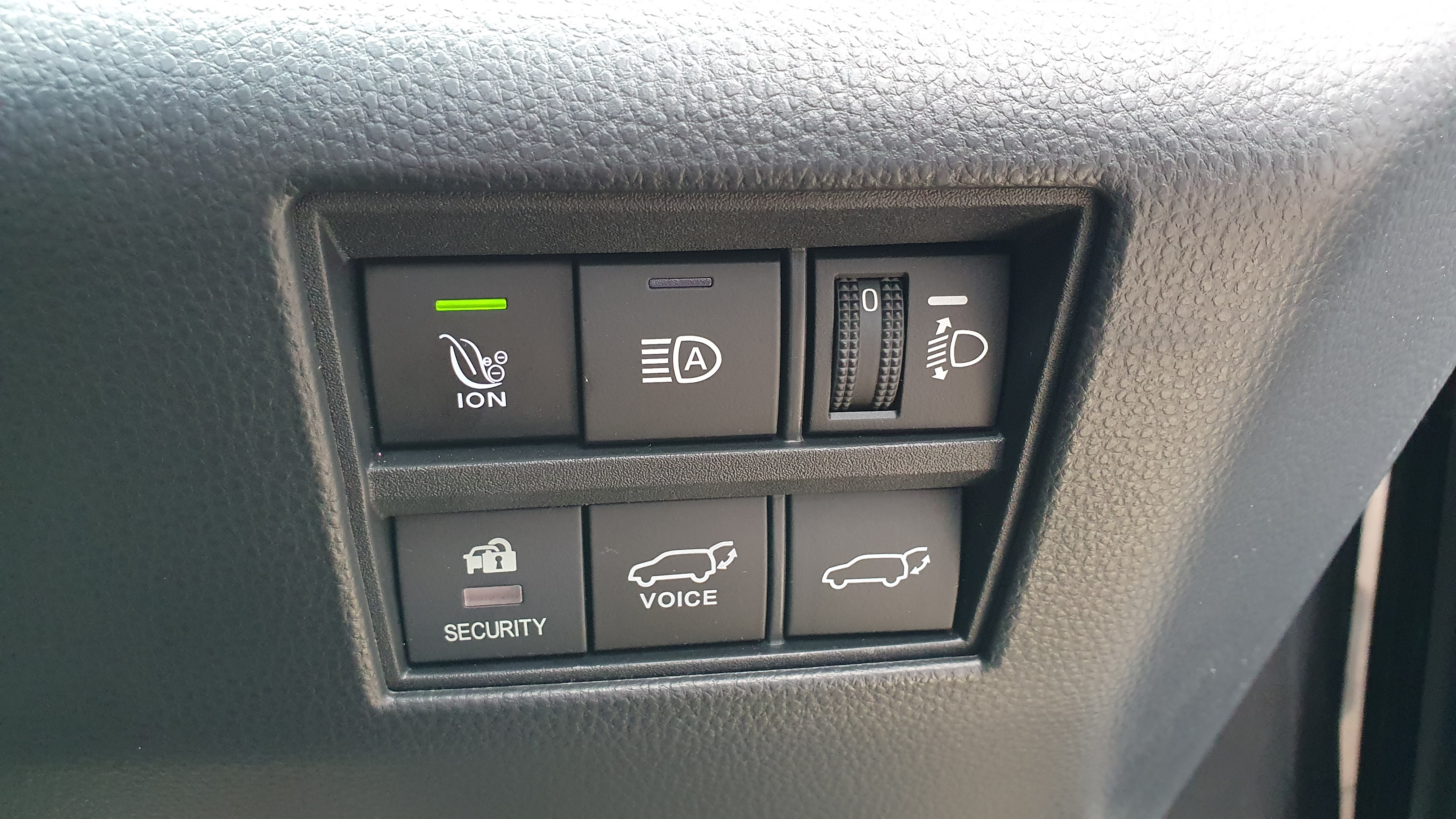 2024 Toyota Kijang Innova Zenix Hybrid EV 2024 Toyota Kijang Innova Zenix Hybrid EV