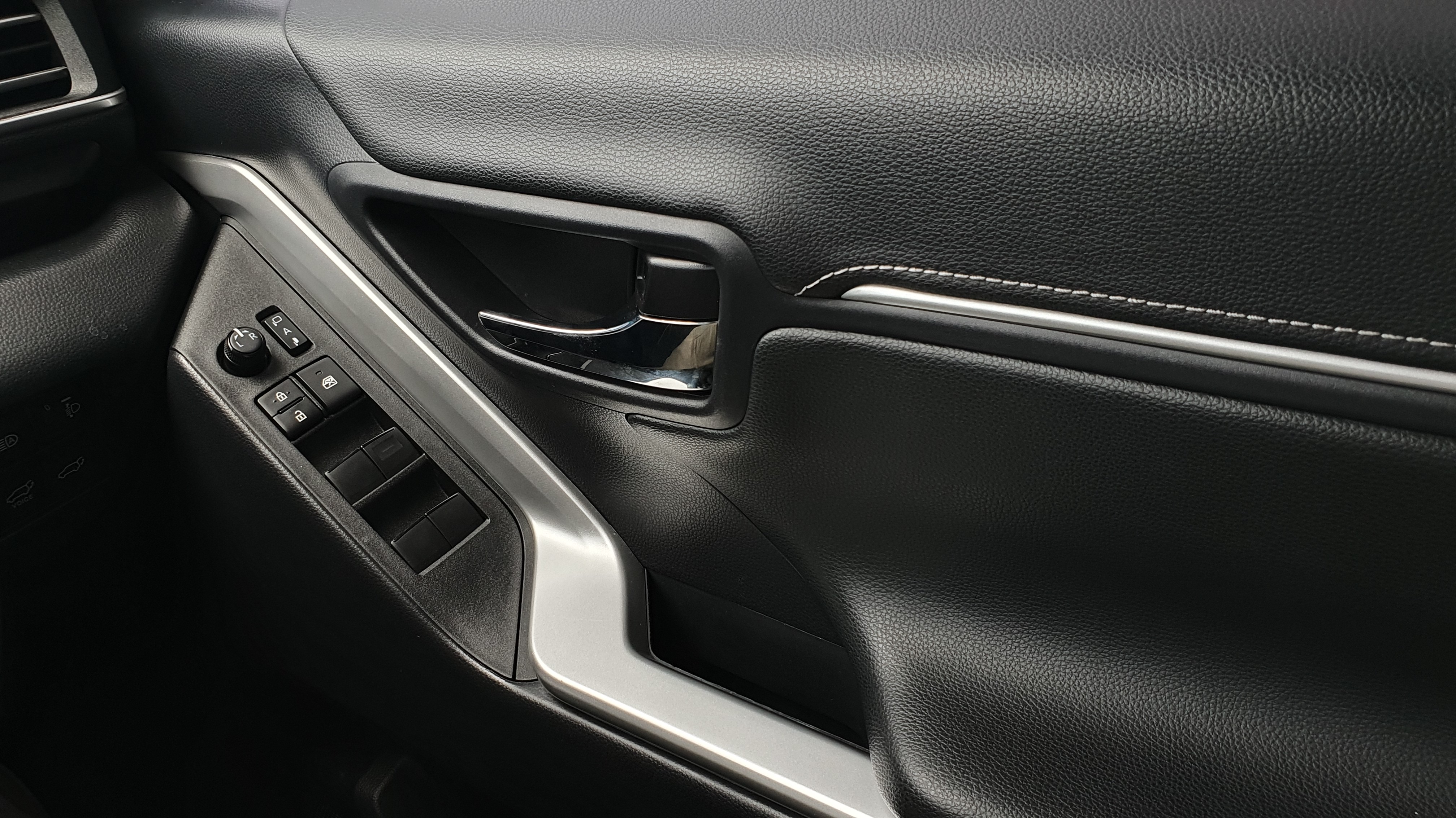 2024 Toyota Kijang Innova Zenix Hybrid EV 2024 Toyota Kijang Innova Zenix Hybrid EV