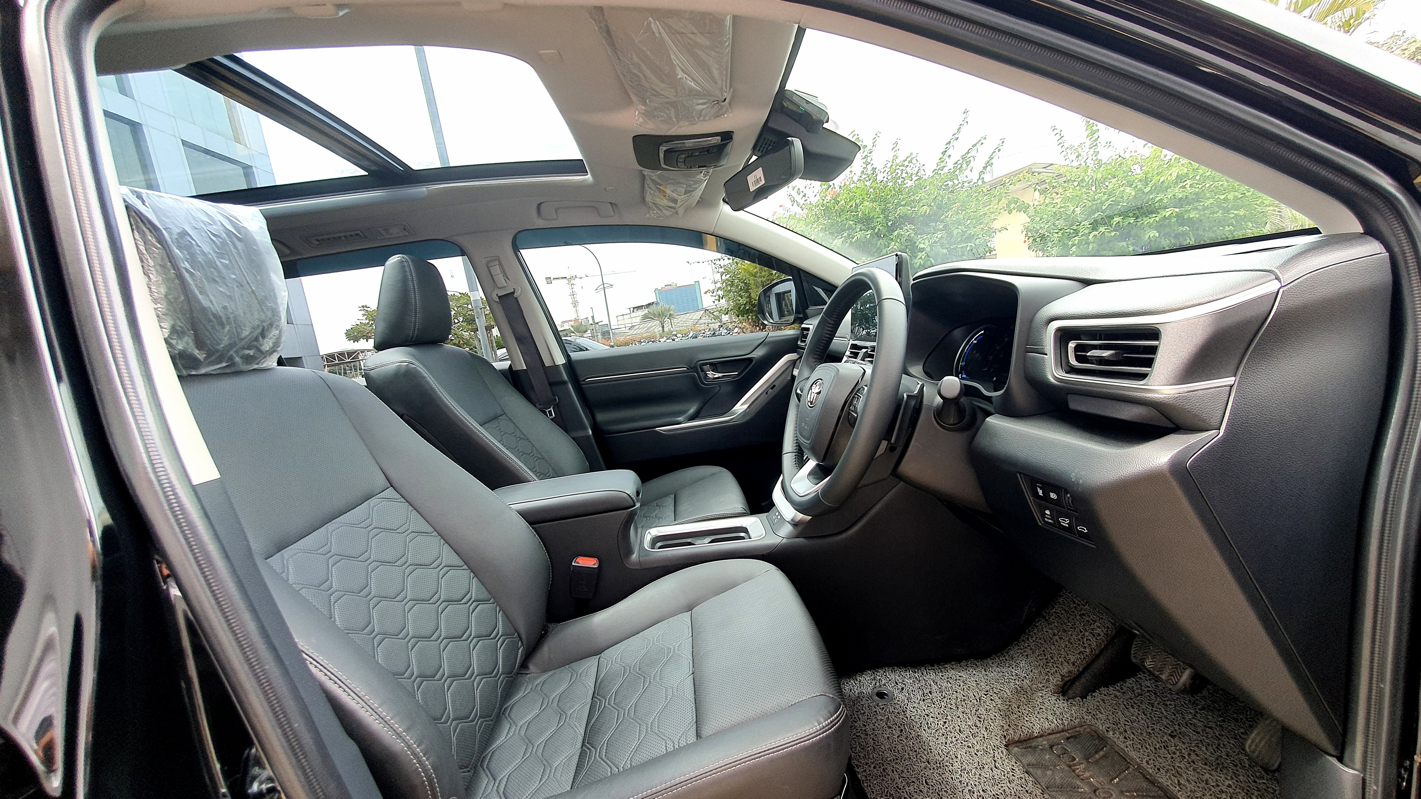 2024 Toyota Kijang Innova Zenix Hybrid EV 2024 Toyota Kijang Innova Zenix Hybrid EV