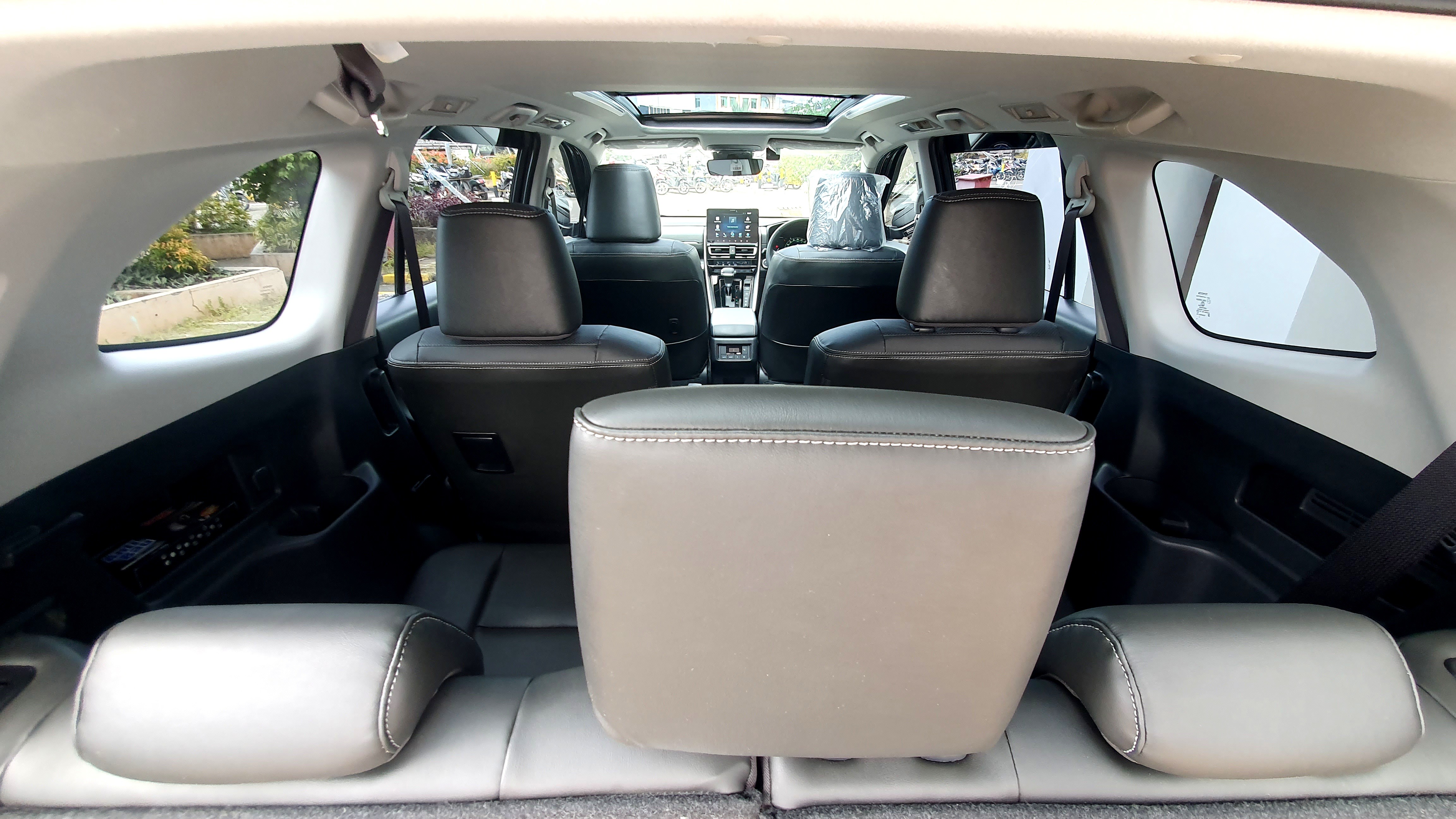 2024 Toyota Kijang Innova Zenix Hybrid EV 2024 Toyota Kijang Innova Zenix Hybrid EV