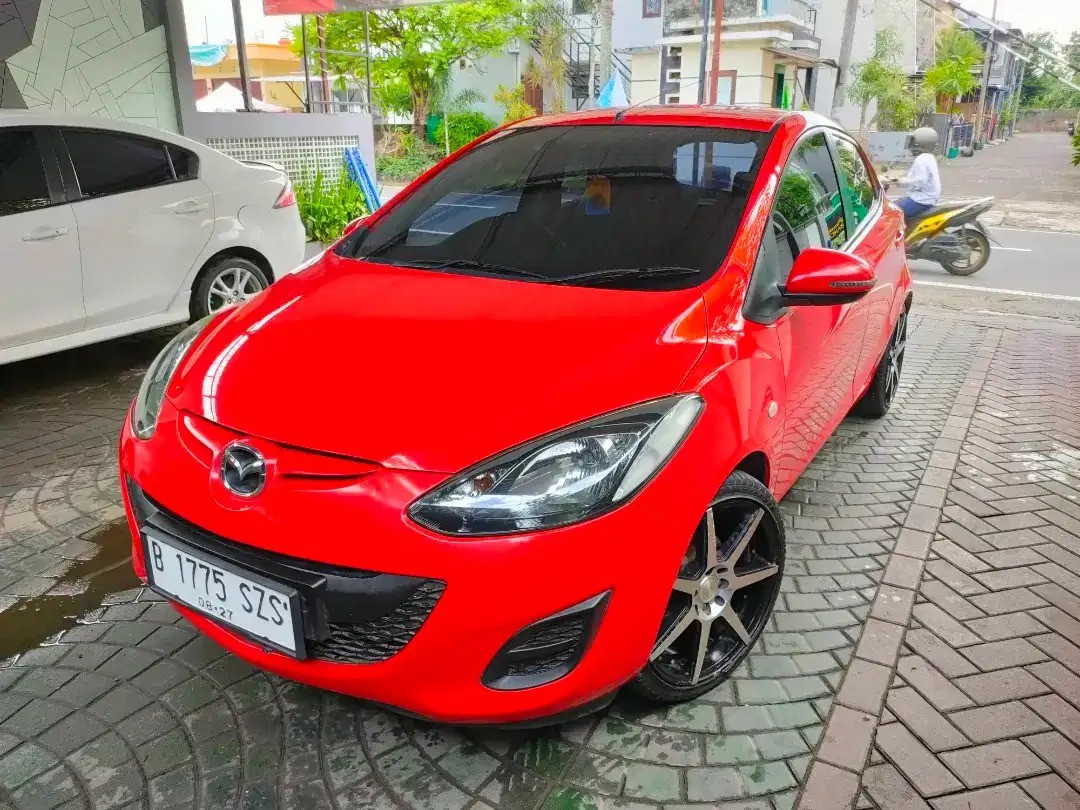 Second Hand 2012 Mazda 2 Hatchback  HATCHBACK 1.5 V MT Second Hand 2012 Mazda 2 Hatchback  HATCHBACK 1.5 V MT