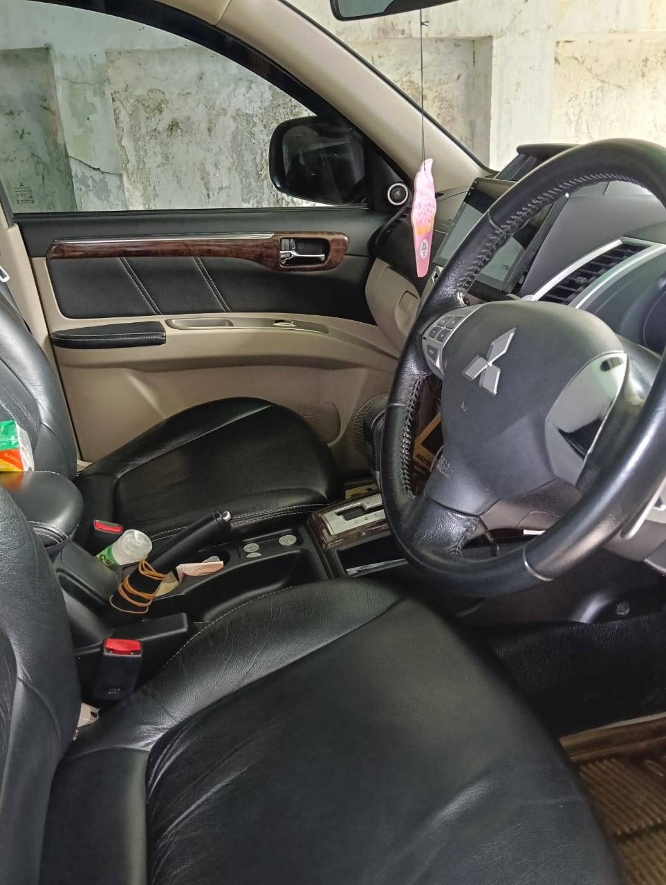 2014 Mitsubishi Pajero Sport  2.4L Dakar 4x2 Rockford AT 2014 Mitsubishi Pajero Sport  2.4L Dakar 4x2 Rockford AT