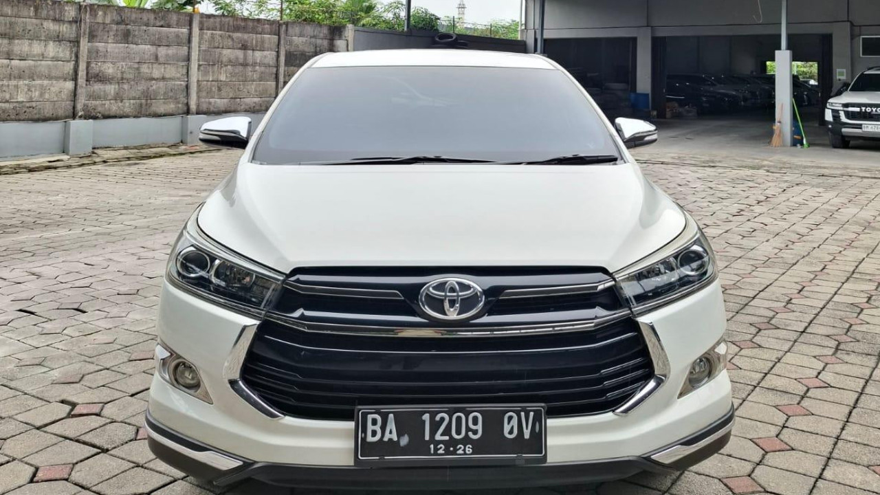 2017 Toyota Venturer 2.0L AT BSN Bekas 2017 Toyota Venturer 2.0L AT BSN Bekas
