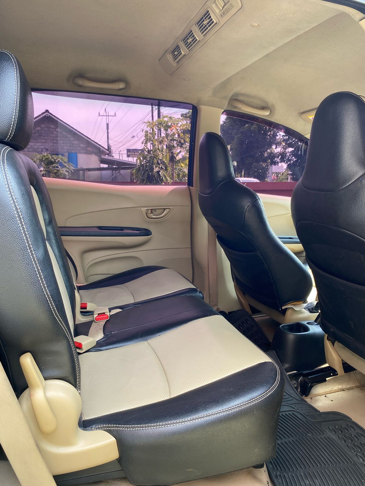 2014 Honda Mobilio  E  MT 2014 Honda Mobilio  E  MT