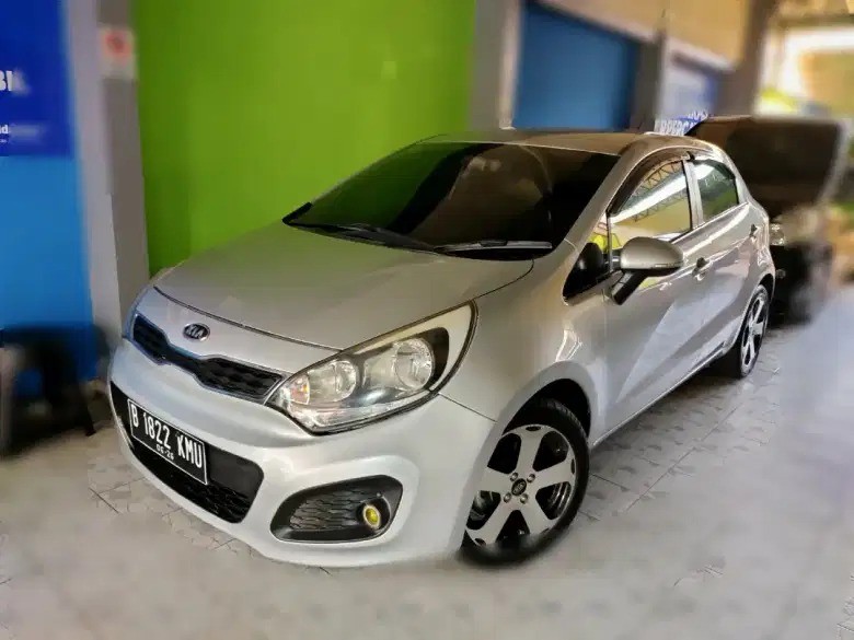 2014 Kia Rio  1.4 M Bensin MT Bekas 2014 Kia Rio  1.4 M Bensin MT Bekas