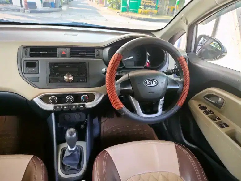 2014 Kia Rio  1.4 M Bensin MT 2014 Kia Rio  1.4 M Bensin MT