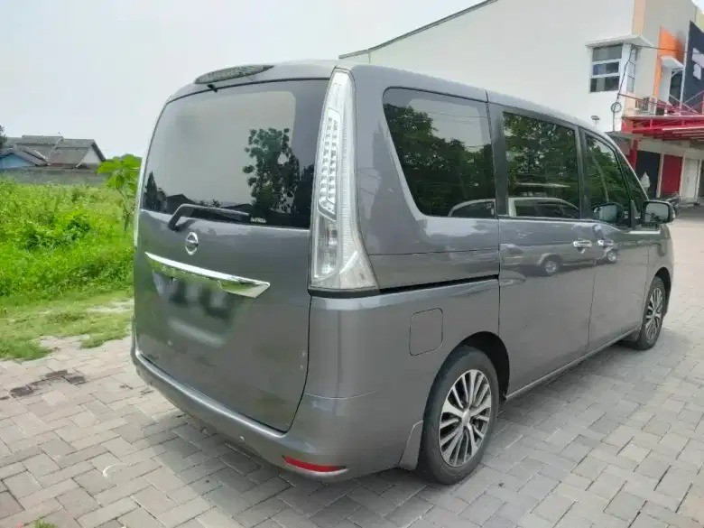2017 Nissan Serena  2.0 X 2017 Nissan Serena  2.0 X