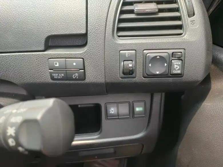 2017 Nissan Serena  2.0 X 2017 Nissan Serena  2.0 X