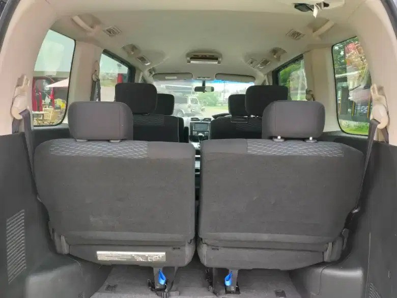 2017 Nissan Serena  2.0 X 2017 Nissan Serena  2.0 X