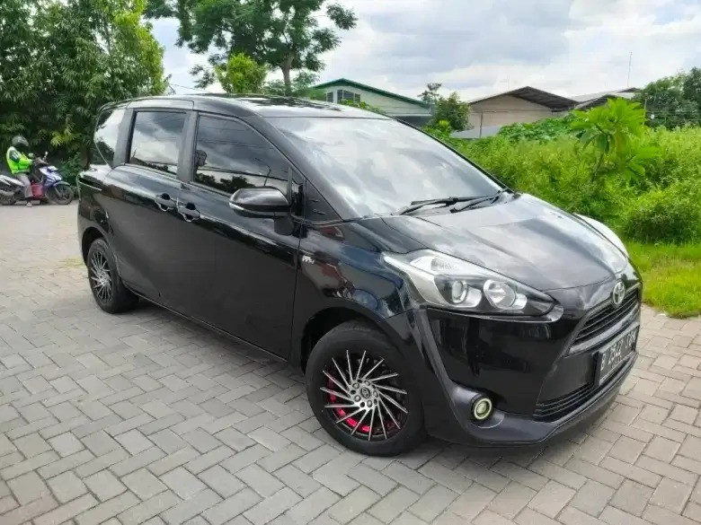 2016 Toyota Sienta E MT 2016 Toyota Sienta E MT